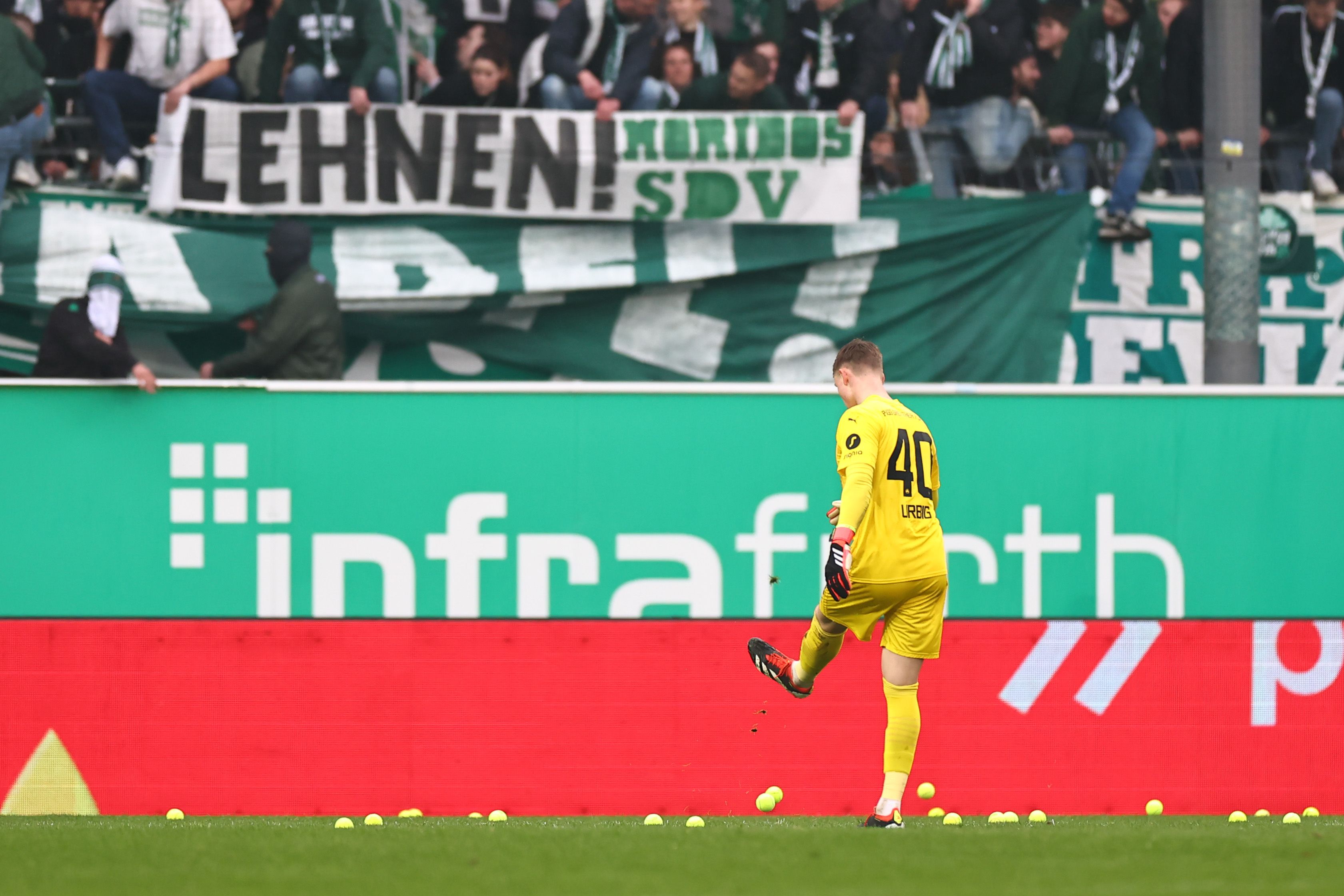 Image - Hertha BSC: Tennisbälle bedrohen die geilste Zweite Liga aller Zeiten