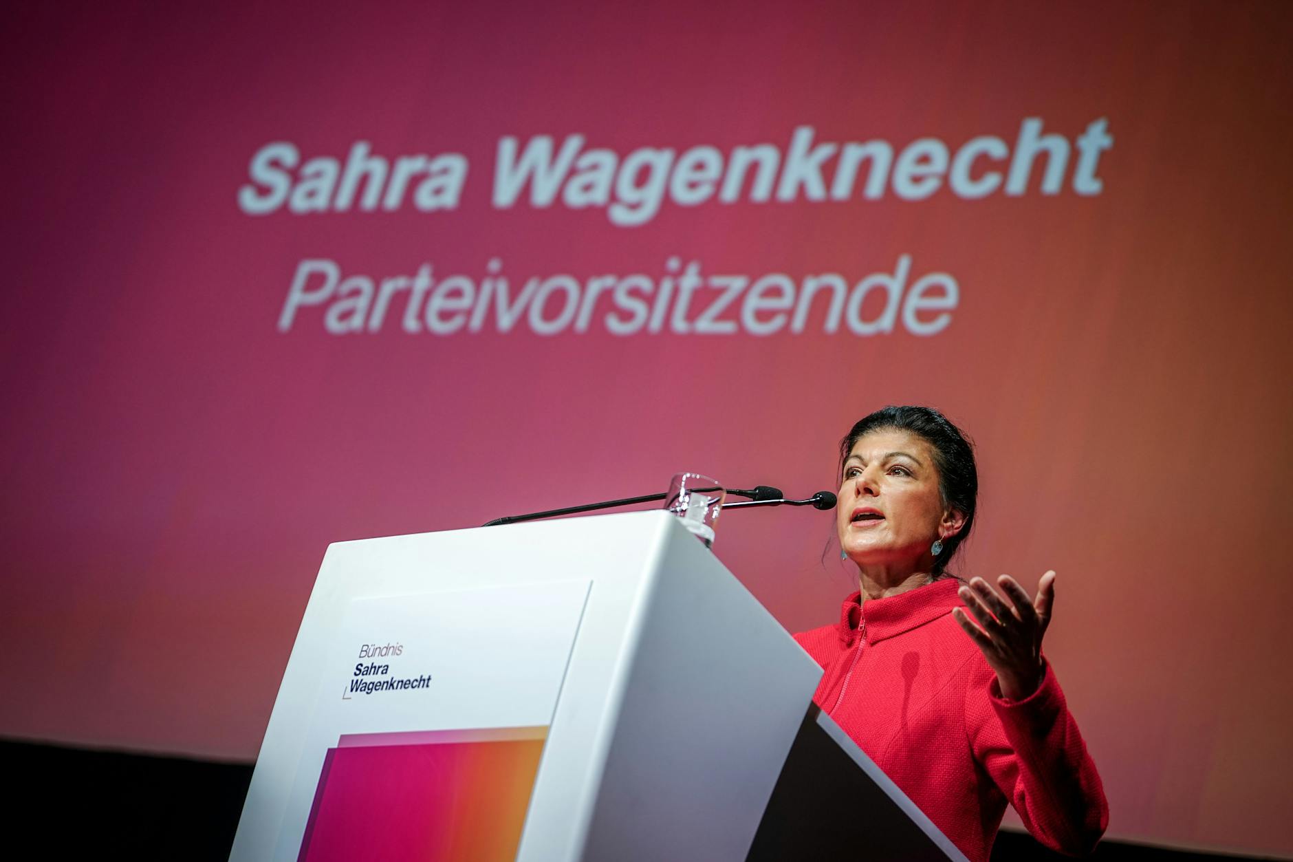 Parteivorsitzende Sahra Wagenknecht spricht beim Gründungsparteitag des „Bündnis Sahra Wagenknecht - für Vernunft und Gerechtigkeit“.