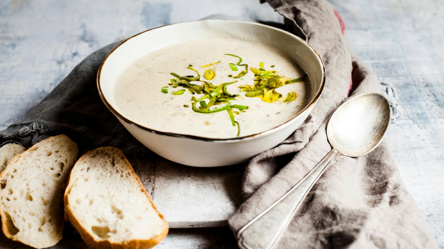Das Rezept für Käse-Lauch-Suppe ist perfekt für die ganze Familie.