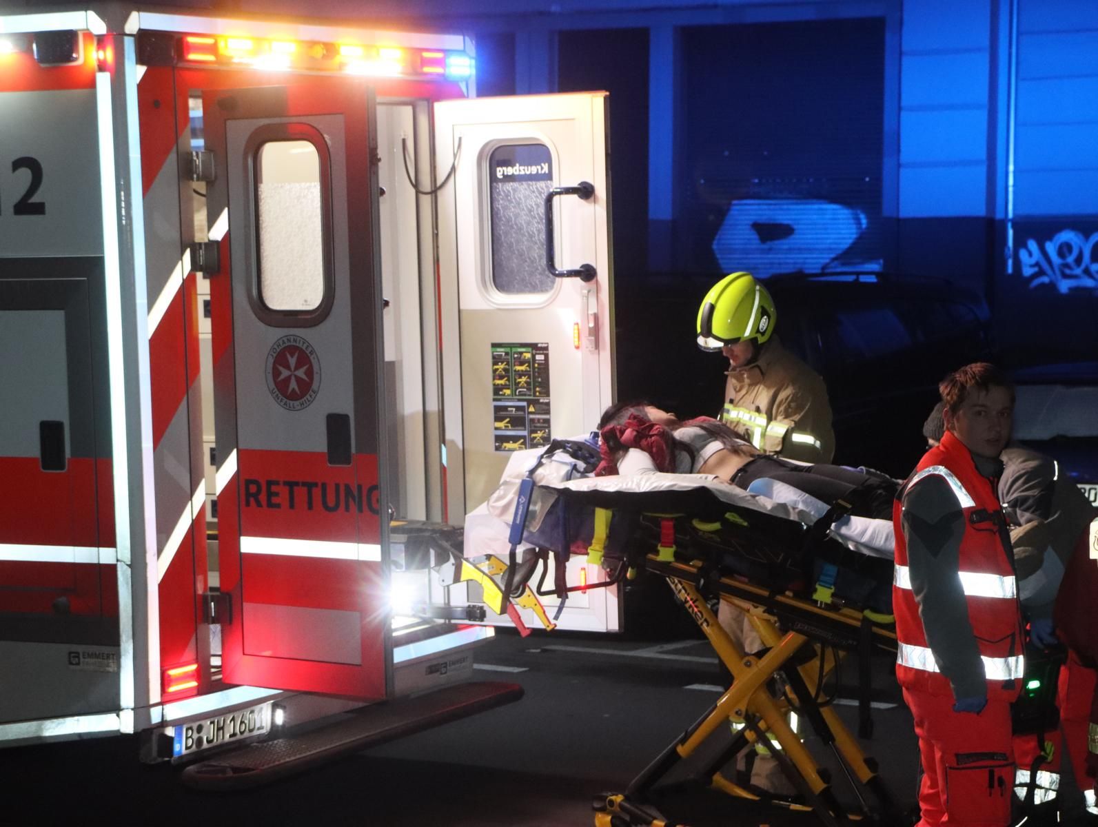 Unfall-Drama in Kreuzberg: Frau kracht in Denkmal – Umstände geben Rätsel auf