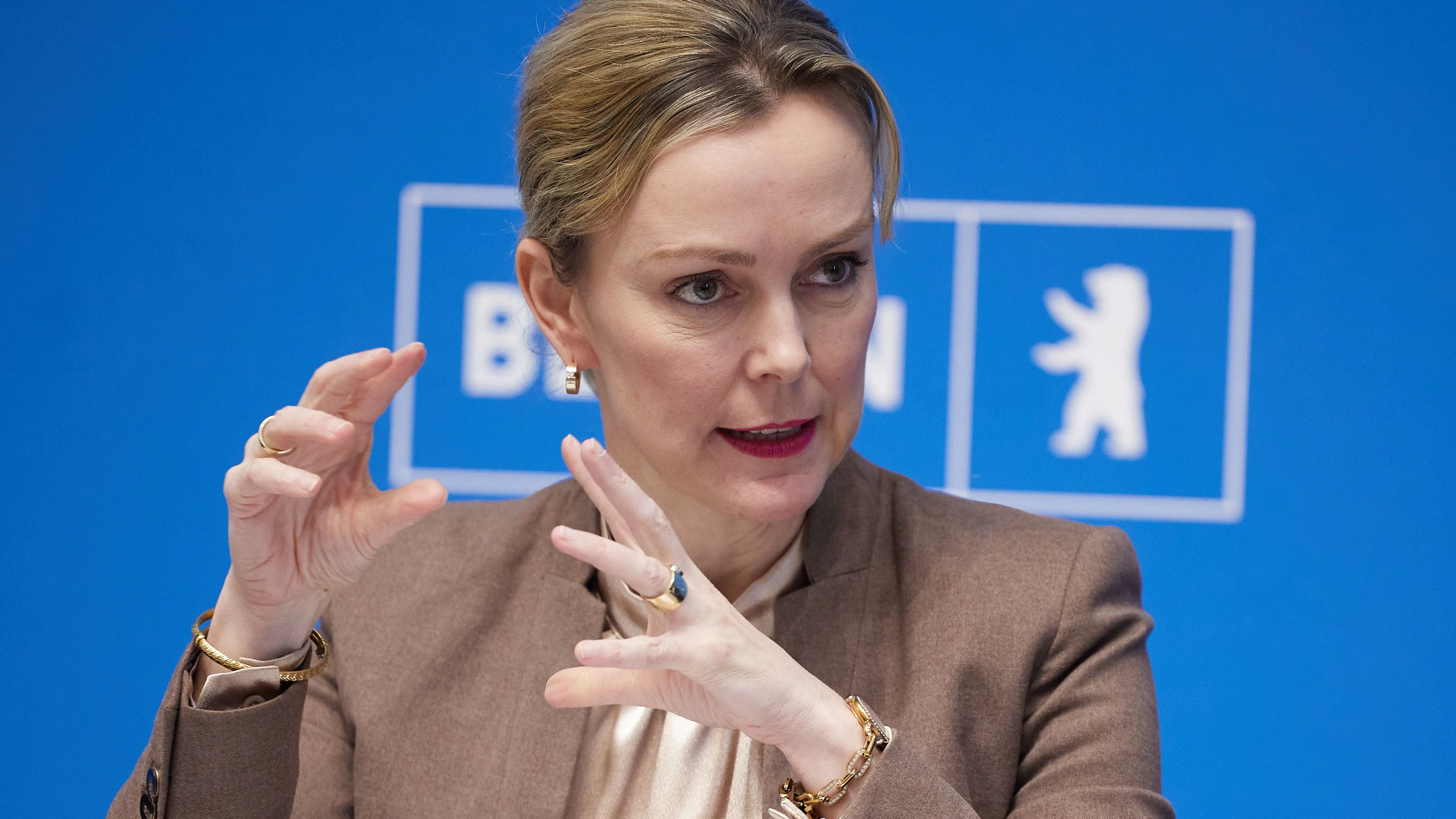 Verkehrssenatorin Manja Schreiner (CDU) bringt die U3-Verlängerung zum Rollen. Auch die Erweiterung anderer Strecken werde durch ihre Behörde geprüft.