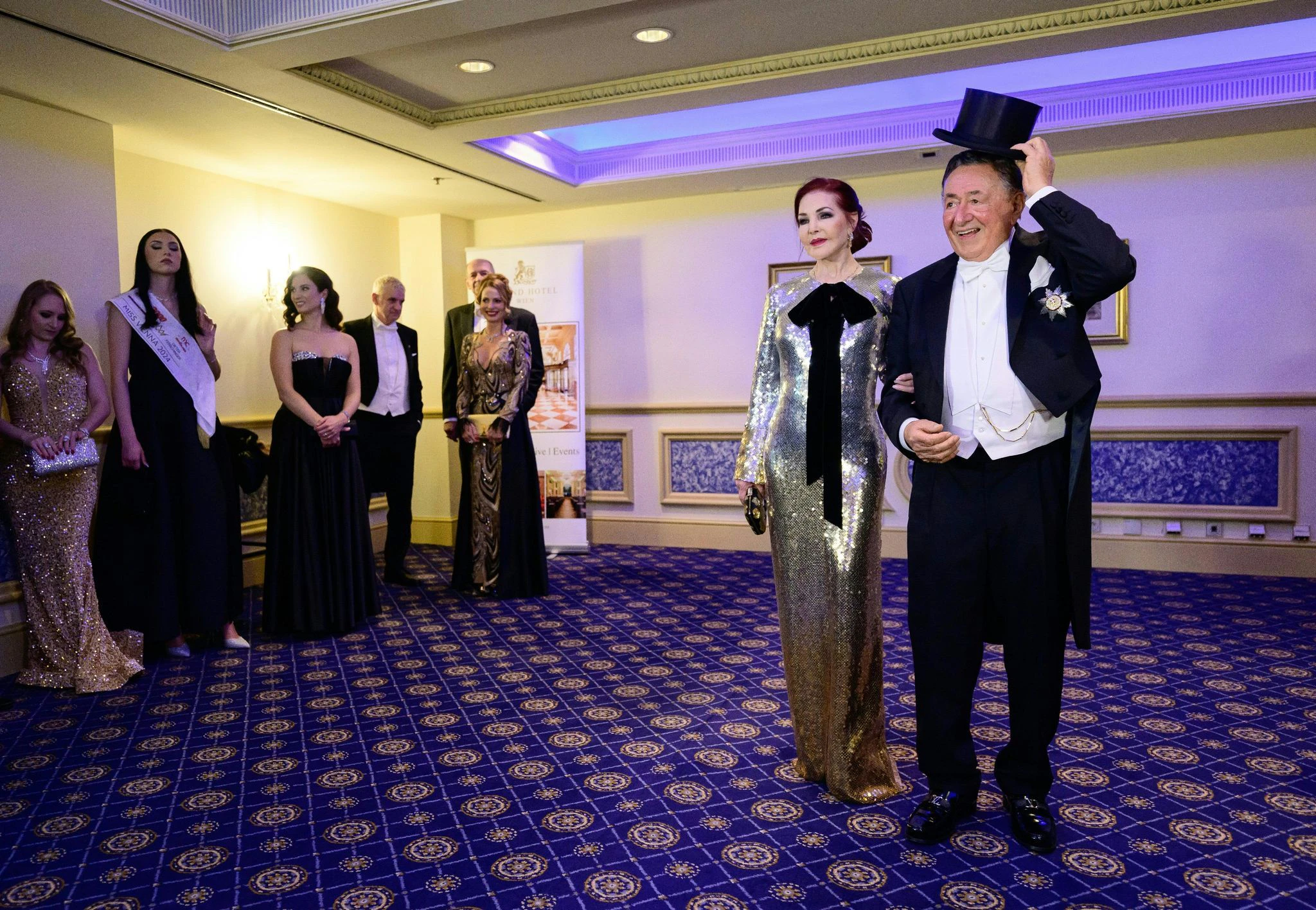Der 91-jährige Richard Lugner und US-Schauspielerin Priscilla Presley scheinen sich gut zu verstehen.  