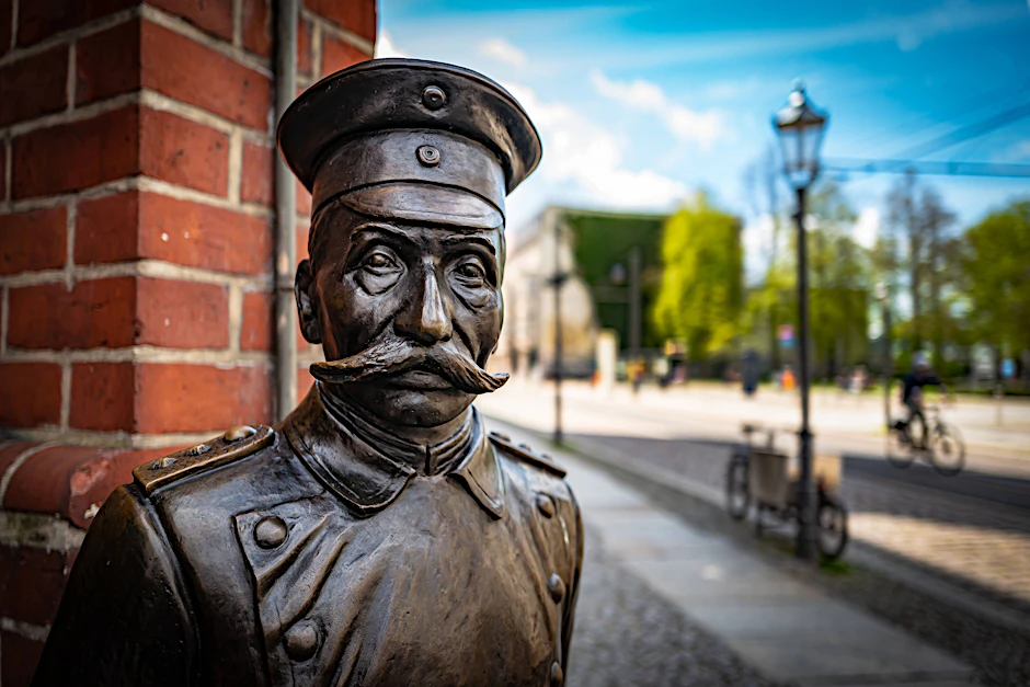Der „Hauptmann von Köpenick“ ist als Denkmal verewigt.