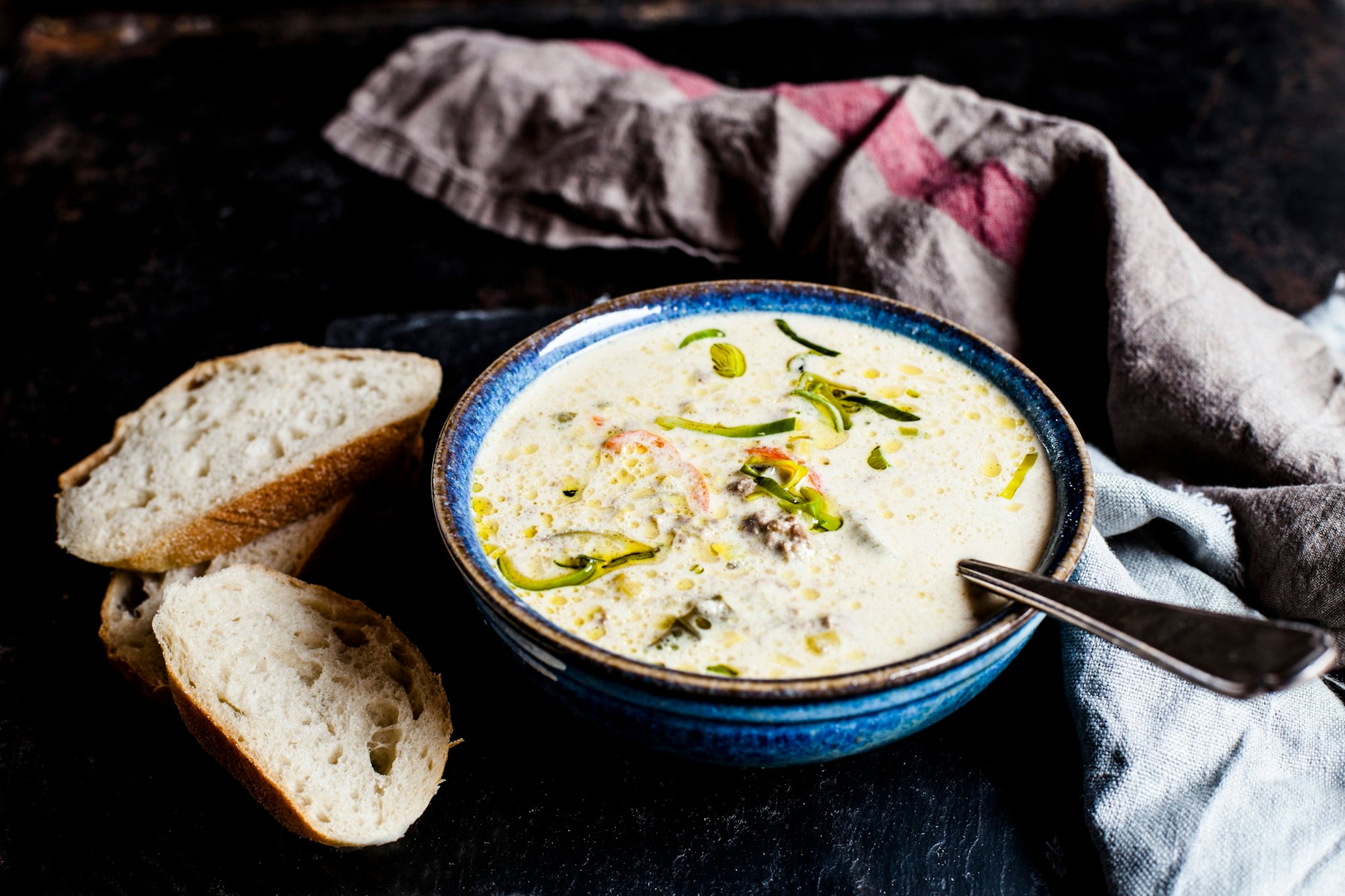 Dieses Rezept für Käse-Lauch-Suppe ist so einfach und so lecker.