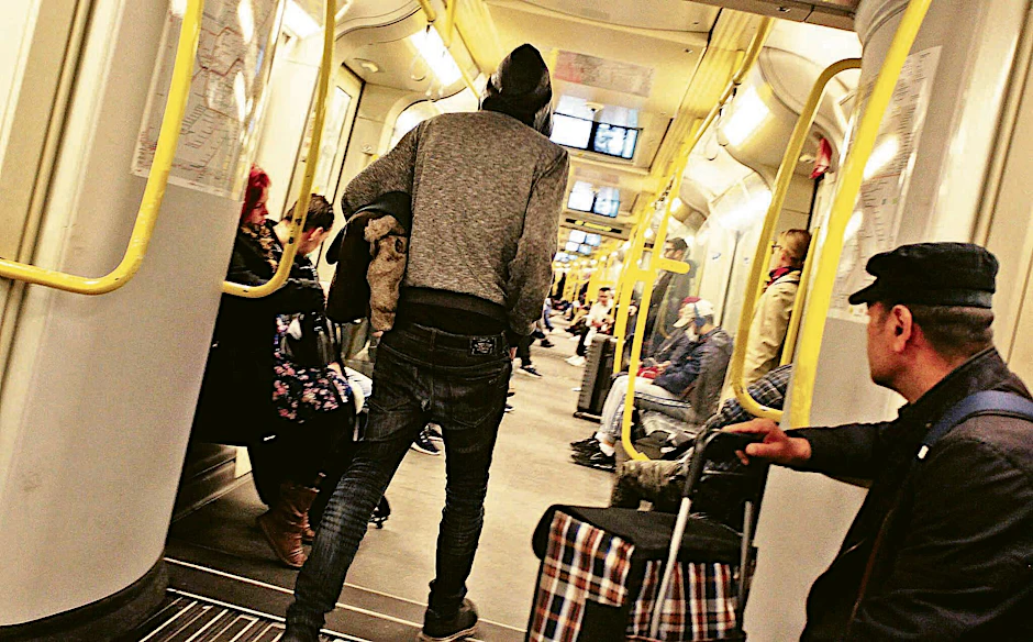 Inzwischen vergeht für viele Fahrgäste kaum eine Fahrt in der U8 ohne Konfrontation mit Drogen oder Aggression. &nbsp;