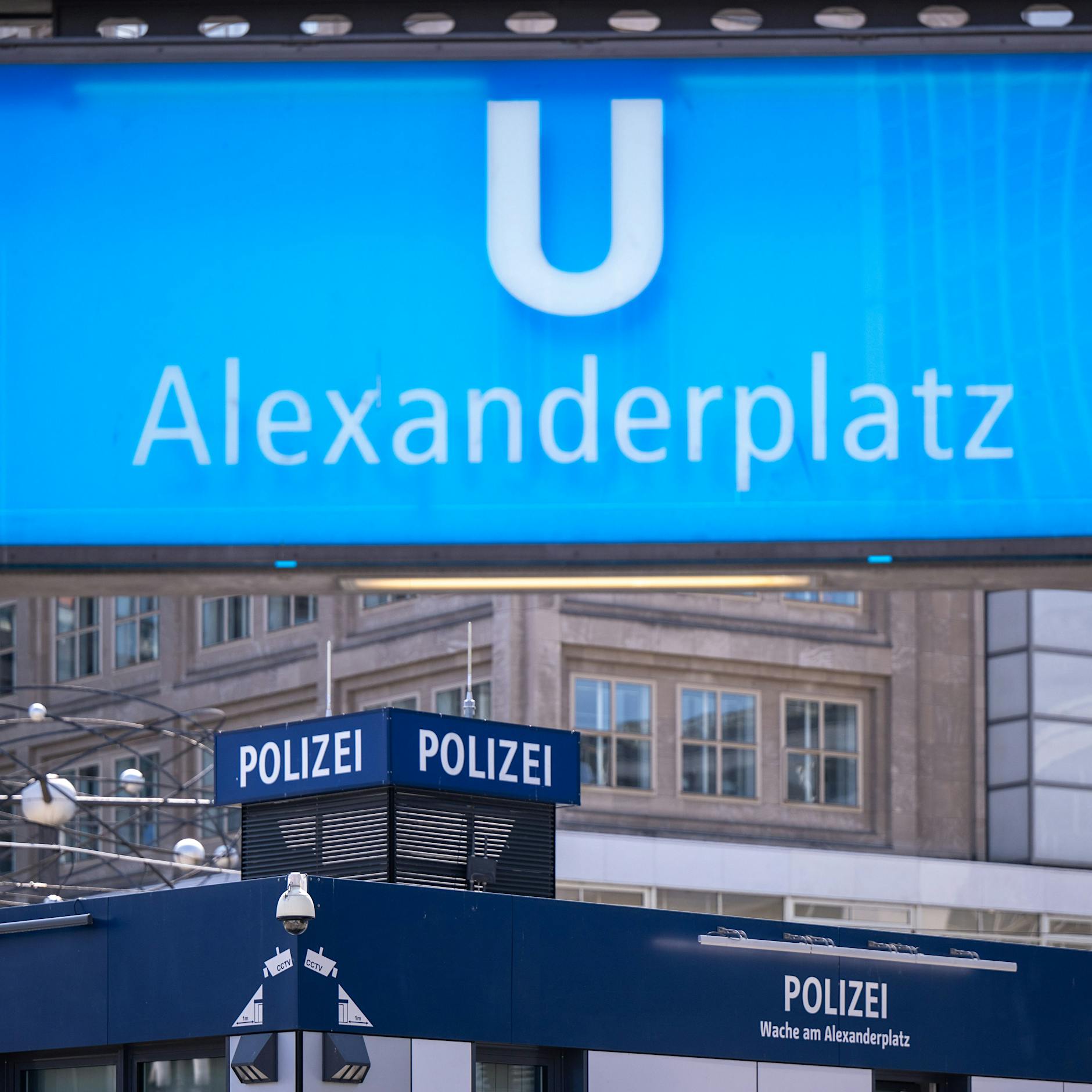 Vier Polizisten der „Alex-Wache“ angeklagt