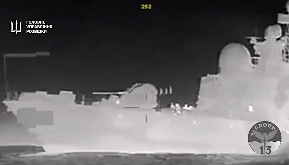Archivbild - Dieses Material soll angeblich einen Massendrohnenangriff ukrainischer Spezialeinheiten auf das russische Schiff Ivanovets in der Nacht vom 31. auf den 1. Februar 2024 zeigen.
