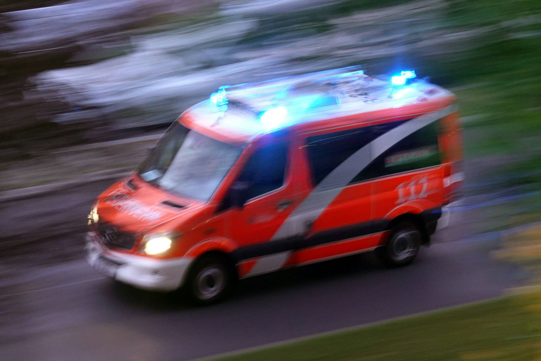 Notarzteinsatz der Berliner Feuerwehr. Zu wenig Personal, zu viele Bagatellen machen den Job zur Zerreißprobe. 