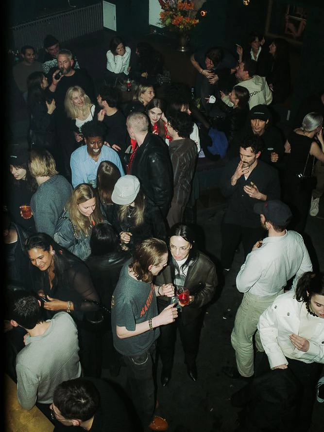 Gepflegtes Gewusel in der Georgia Bar am Bahnhof Friedrichstraße; die Stimmung war gut.