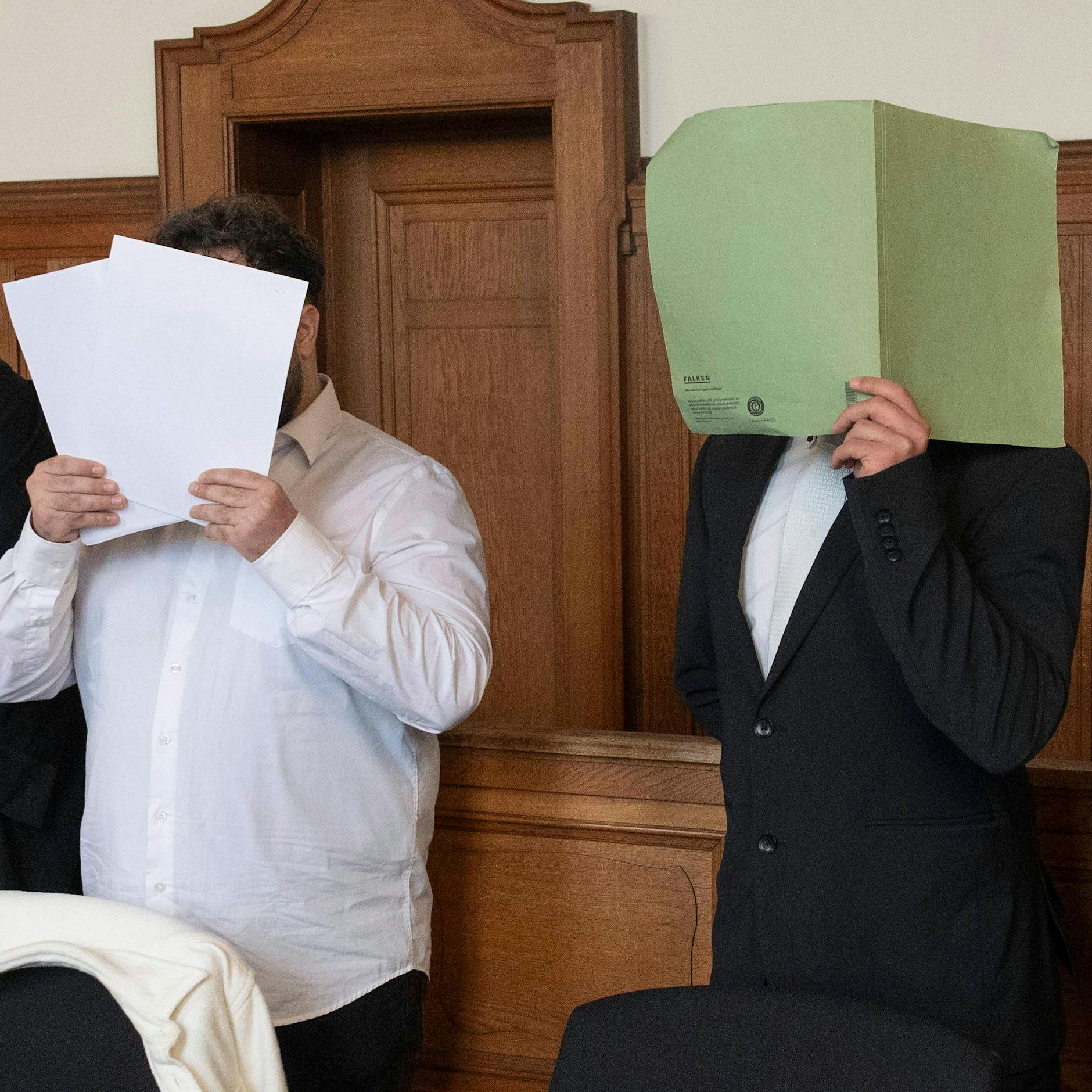 Haben diese Männer ahnungslose Frauen in eine Sex-Falle gelockt?