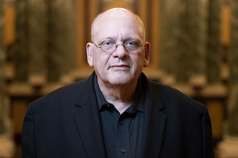 ARCHIV - Der deutsche Komponist Detlev Glanert bringt in wenigen Tagen an der Semperoper in Dresden mit «Die Jüdin von Toledo» seine zwölfte Oper heraus.  