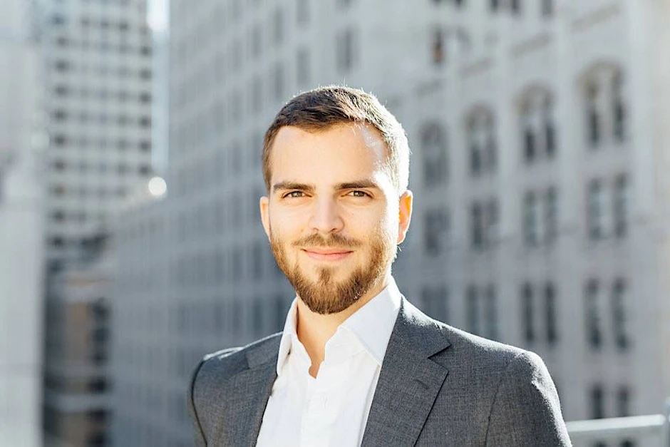 Der Programmierer und Geschäftsführer einer Softwarefirma, Stefan Thomas, besitzt ein Bitcoin-Wallet mit 7002 Bitcoins. Diese sind derzeit 338 Millionen Euro wert. Doch er kennt das Passwort dazu nicht.