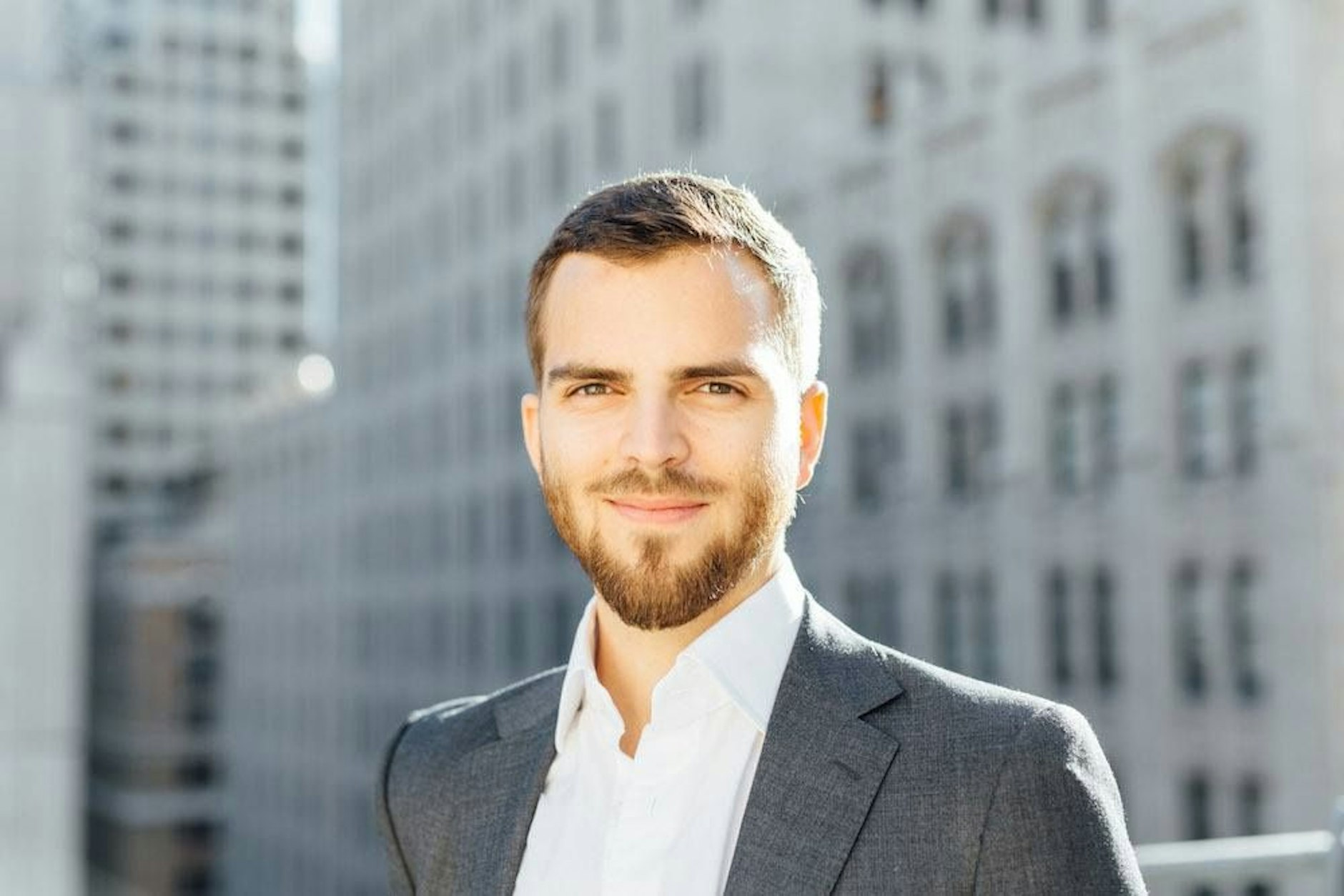 Der Programmierer und Geschäftsführer einer Softwarefirma, Stefan Thomas, besitzt ein Bitcoin-Wallet mit 7002 Bitcoins. Diese sind derzeit 338 Millionen Euro wert. Doch er kennt das Passwort dazu nicht.