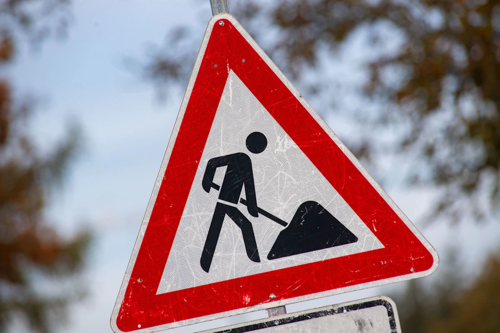 Achtung, Autofahrer: Baustelle auf der Landsberger Allee! Der Verkehr in Berlin am Freitag