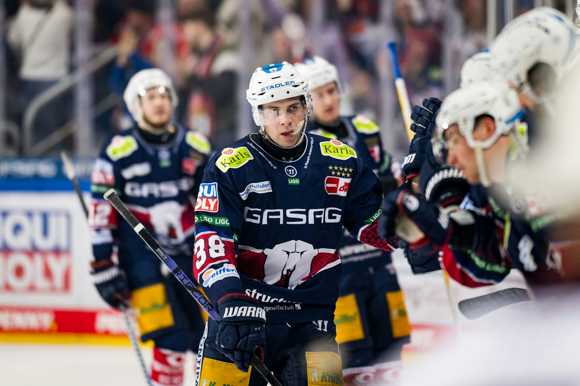 Eisbär Yannick Veilleux wurde für zwei Spiele gesperrt, muss zudem eine Strafe zahlen.
