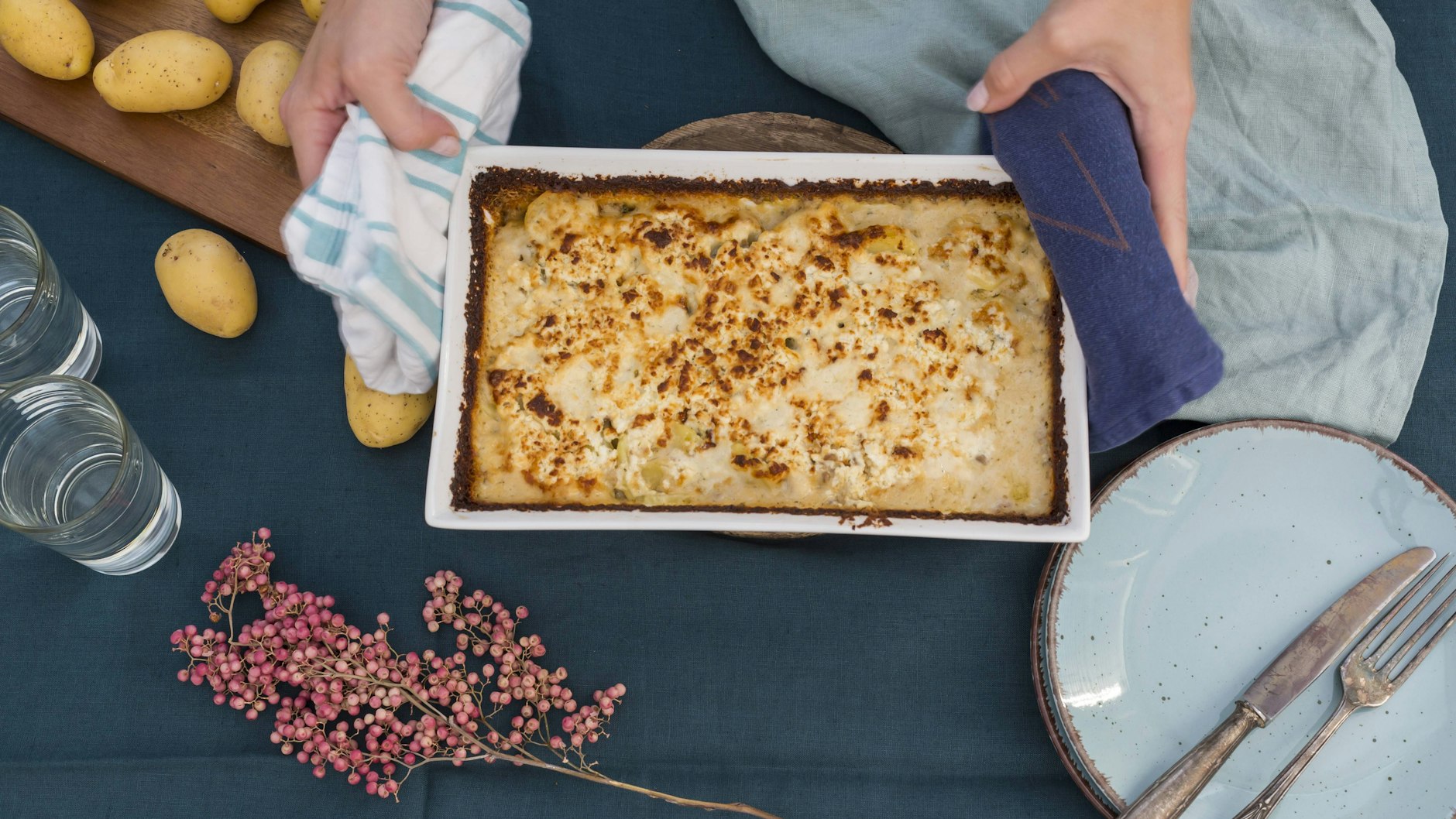 Probieren Sie das Rezept für Kartoffel-Hackfleisch-Auflauf gleich mal aus.