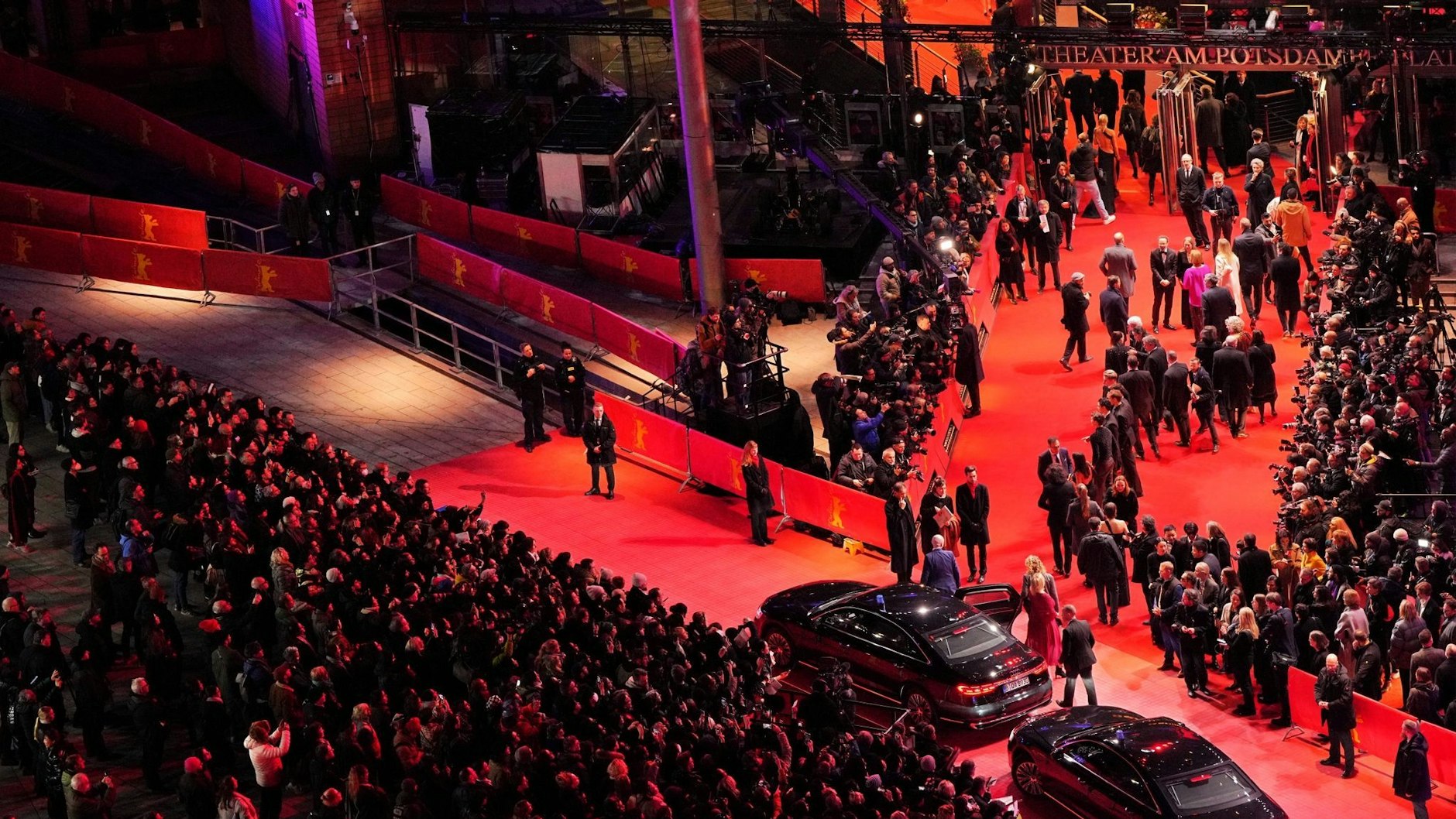 An diesen Anblick sollten Sie sich die nächsten Tage gewöhnen: Premieren und Stars gibt es in Berlin zuhauf.