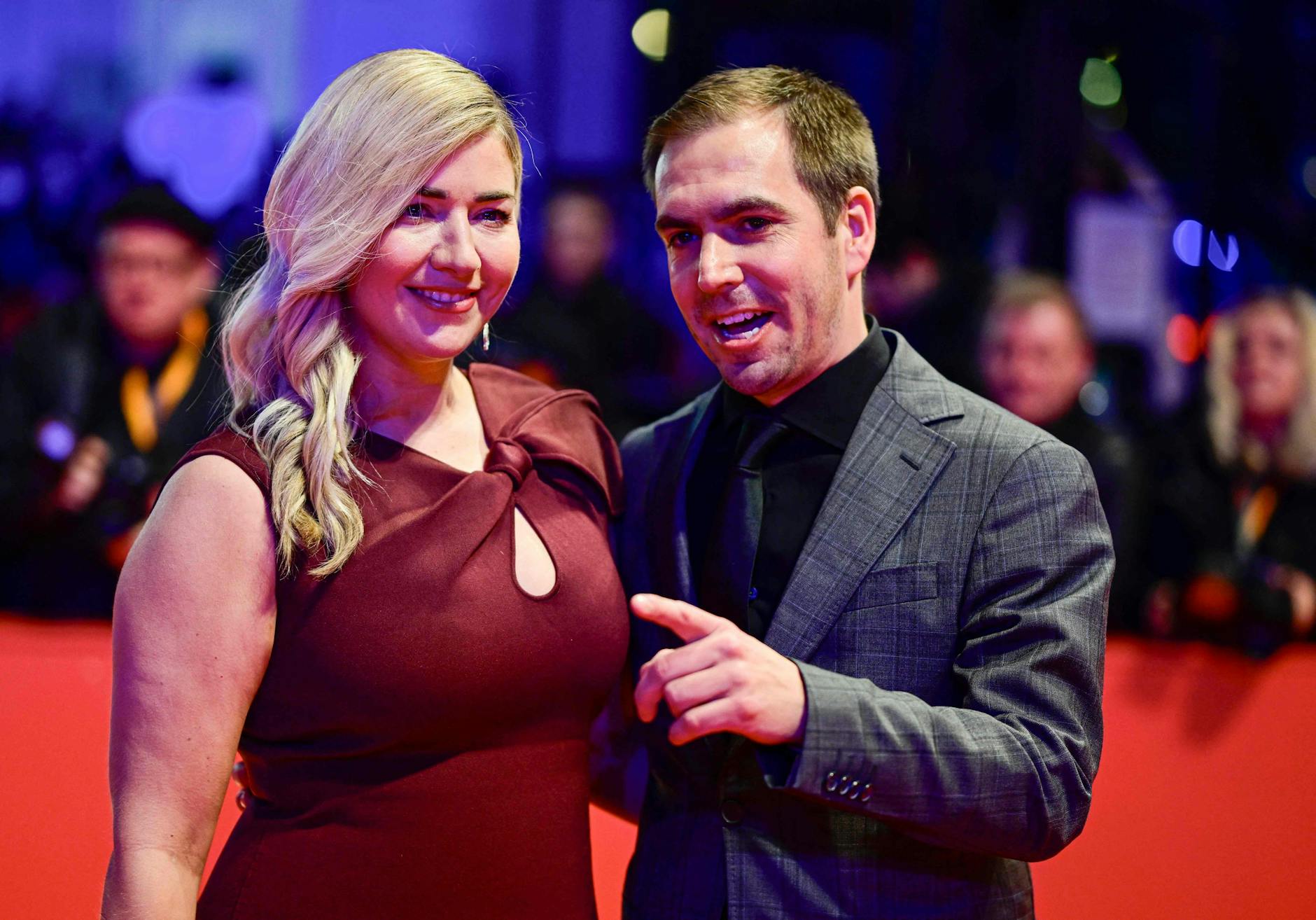 Einer der ersten Gäste: Fußballweltmeister Philipp Lahm mit seiner Frau Claudia