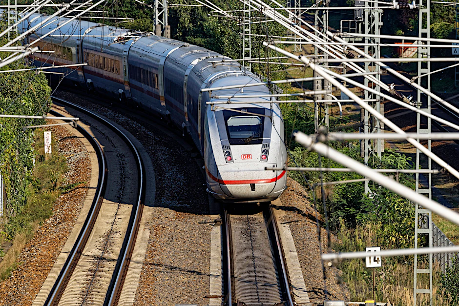 Auf der Bahnstrecke zwischen Berlin und Hannover gibt es Umleitungen.