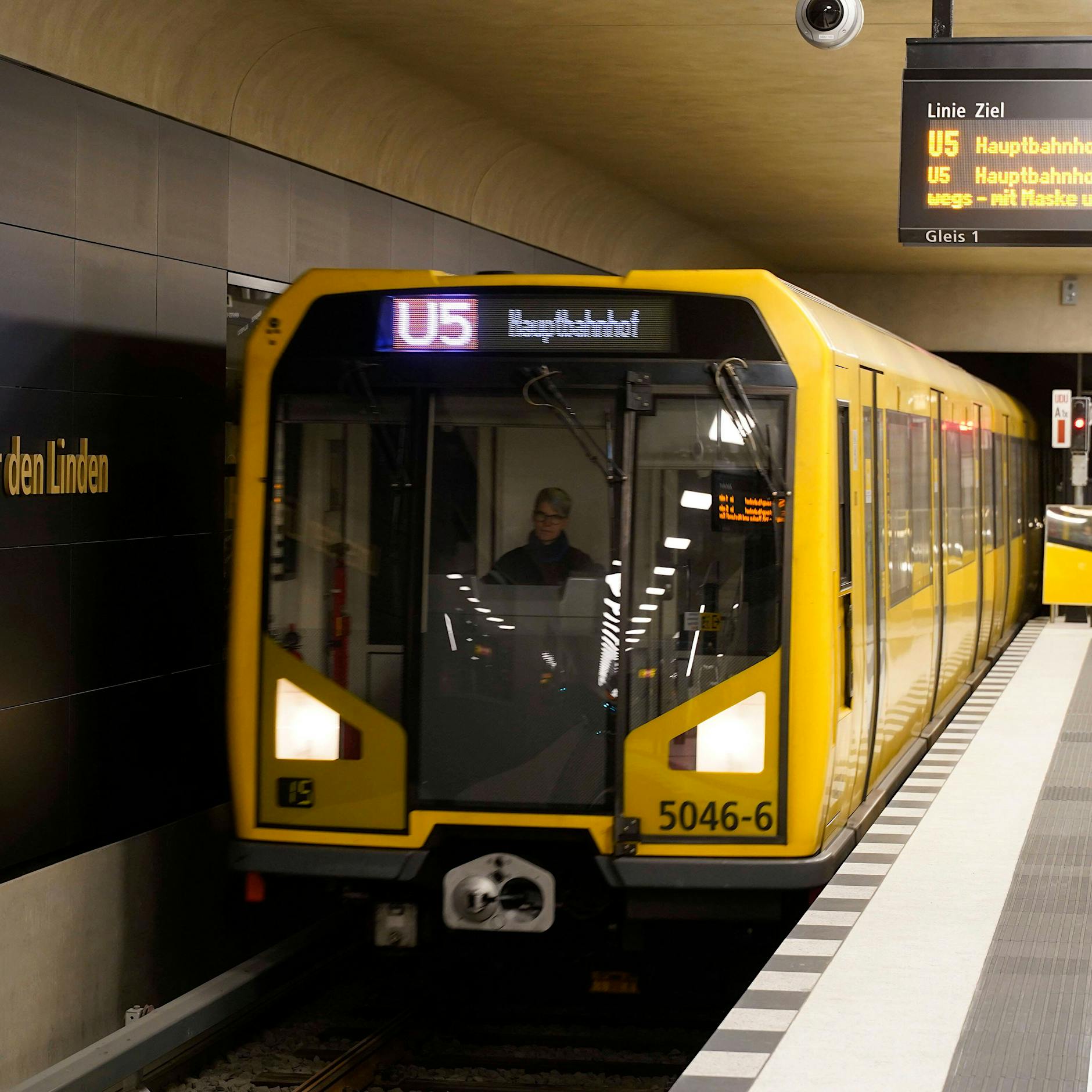 Achtung Sperrungen: U-Bahnhof Unter den Linden wird saniert