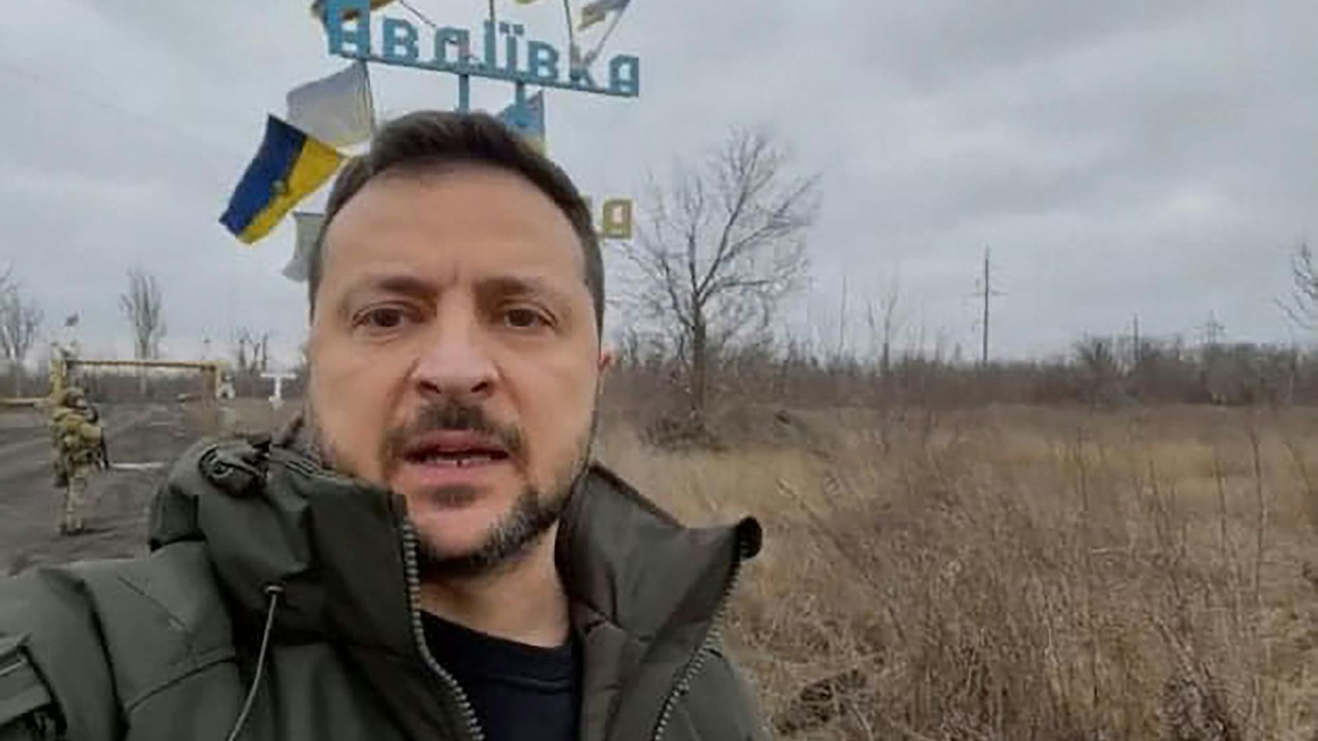 Ende Dezember noch besuchte der ukrainische Präsident Selenskyj die Frontstadt und sprach mit Soldaten.