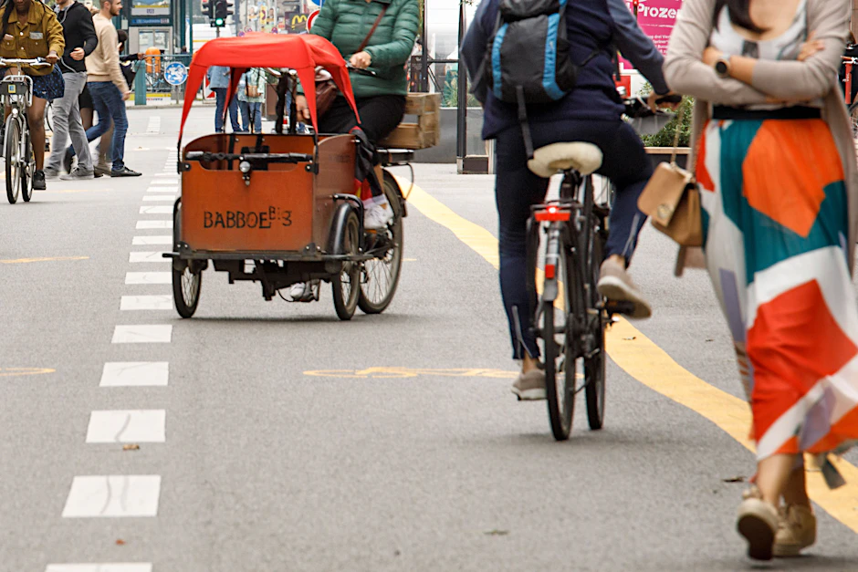 Fahrradfahrer auf der Berliner Friedrichstraße