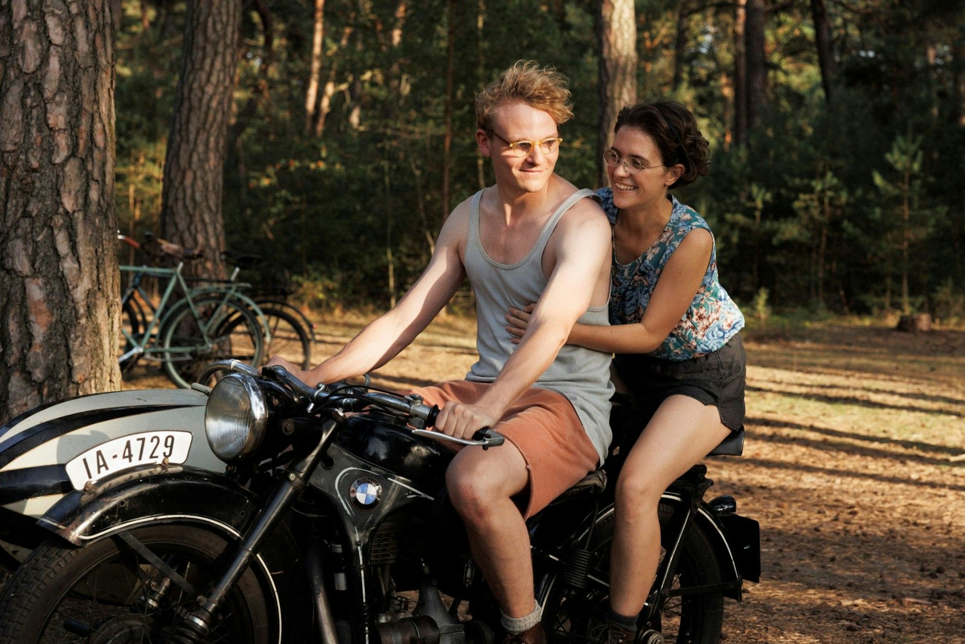 Liv Lisa Fries als Hilde und Johannes Hegemann als Hans Coppi im Berlinale-Wettbewerbsbeitrag „In Liebe, Eure Hilde“ von Andreas Dresen.