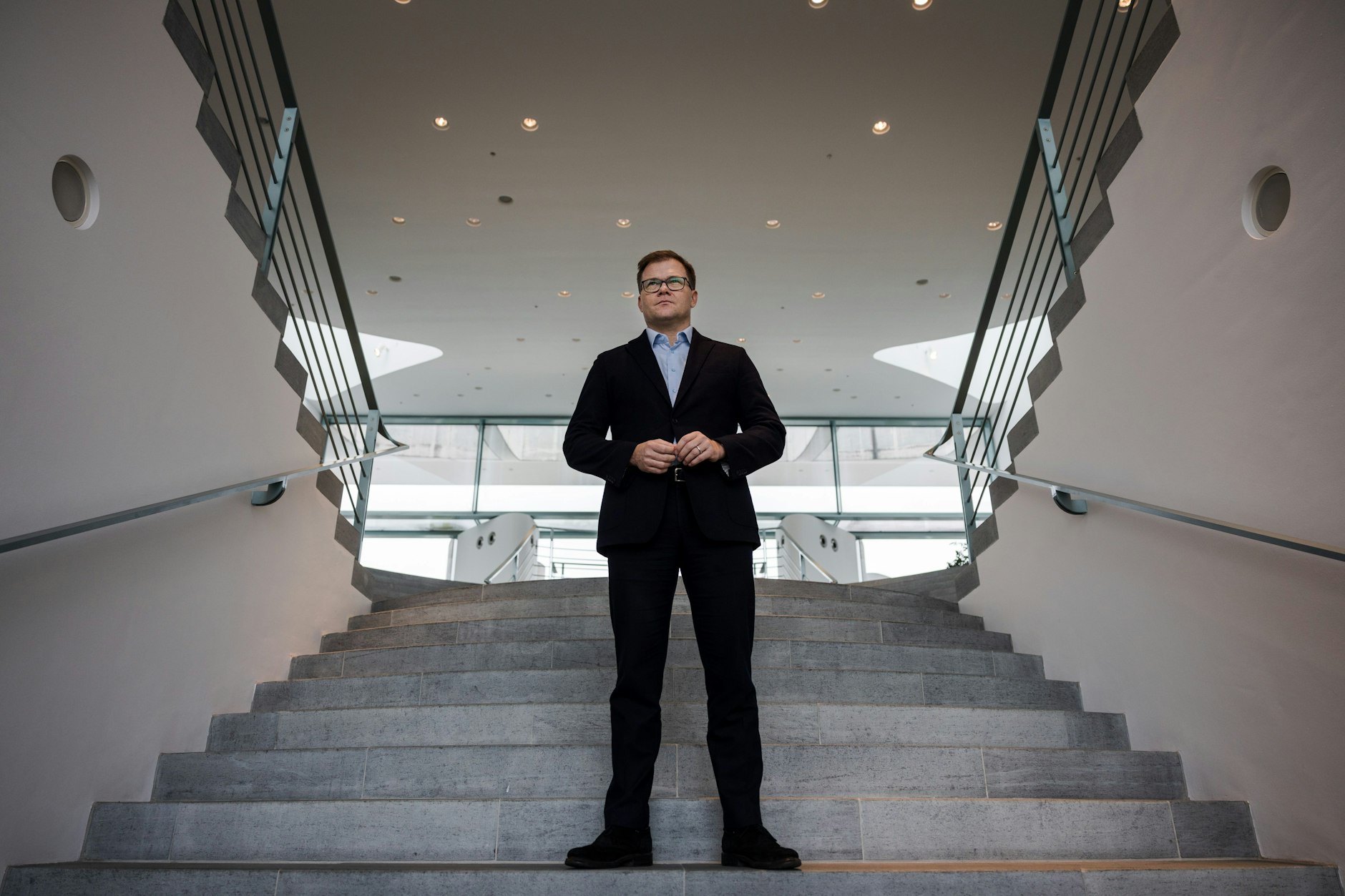 Freut sich auf die Eröffnung des LNG-Terminals auf Rügen: Der Ostbeauftragte Carsten Schneider (SPD) im Kanzleramt in Berlin.