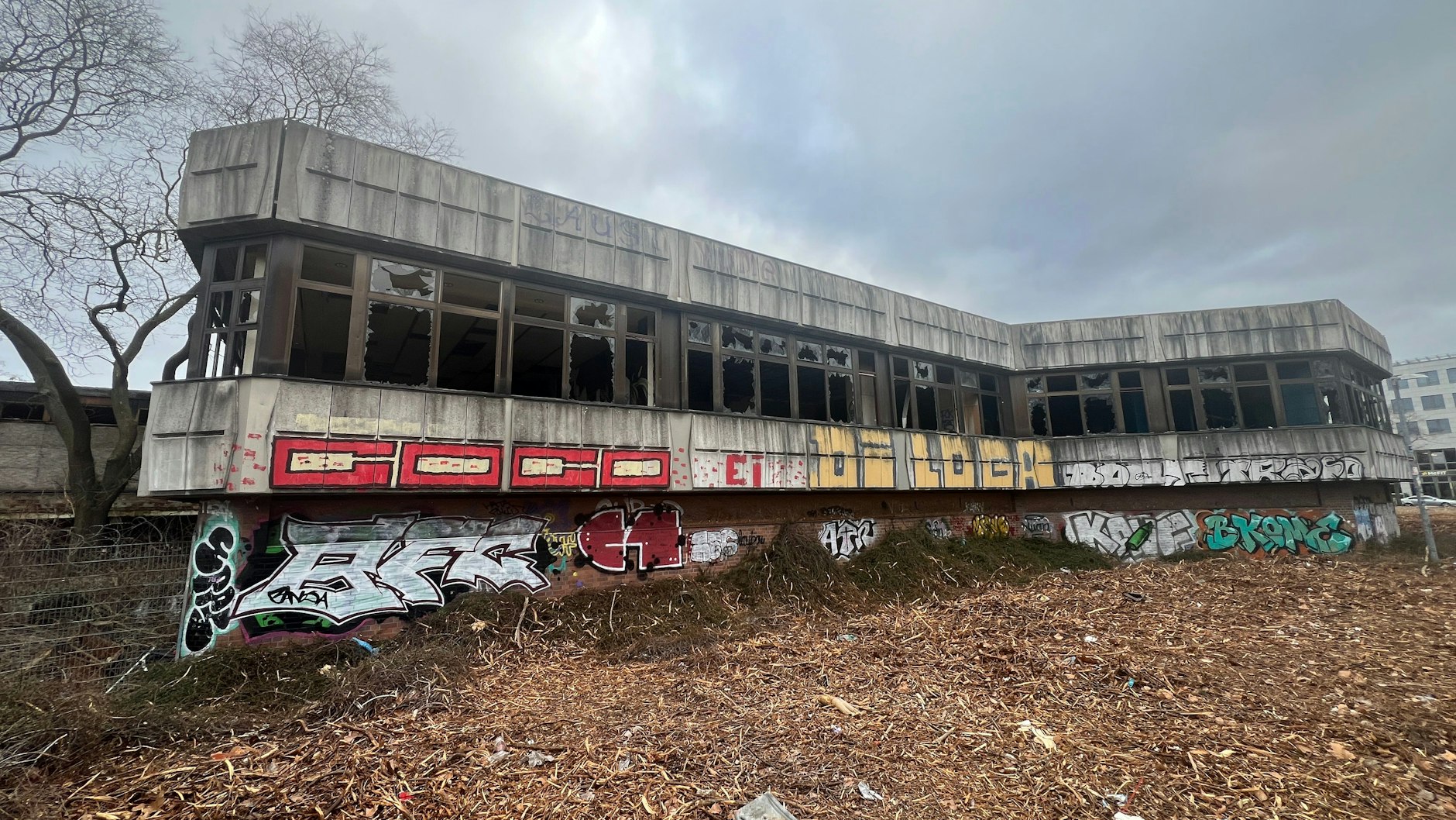 Das marode Sportlerhotel am Sportforum soll abgerissen werden.
