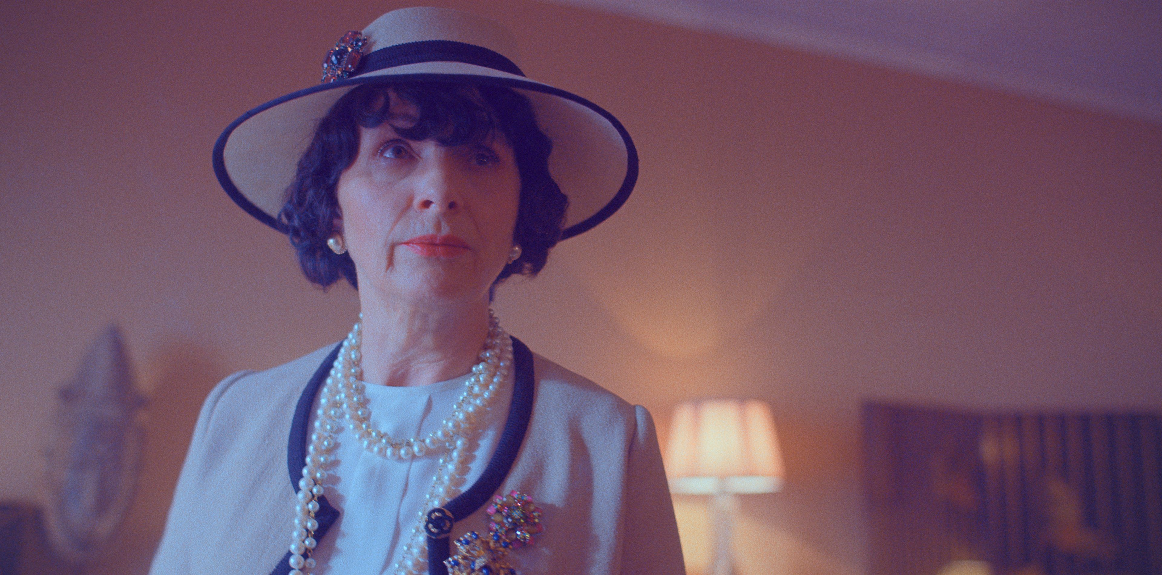 „The New Look“ auf Apple TV: Coco Chanel, Christian Dior und die Nazis in Paris – Streaming-Kritik