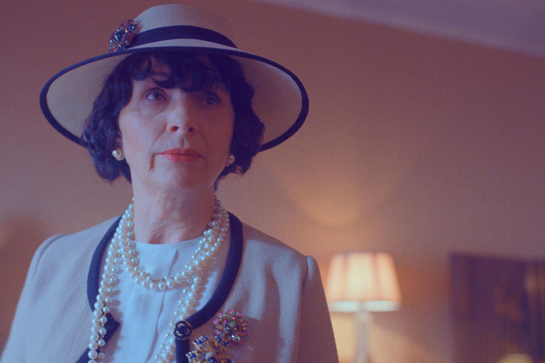 Juliette Binoche in „The New Look“ auf Apple TV.