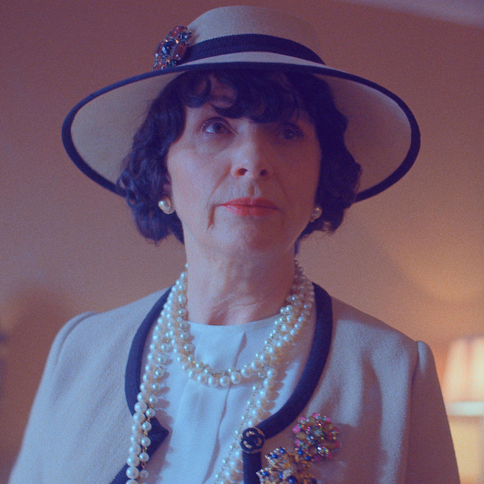 „The New Look“ auf Apple TV: Coco Chanel, Christian Dior und die Nazis in Paris – Streaming-Kritik