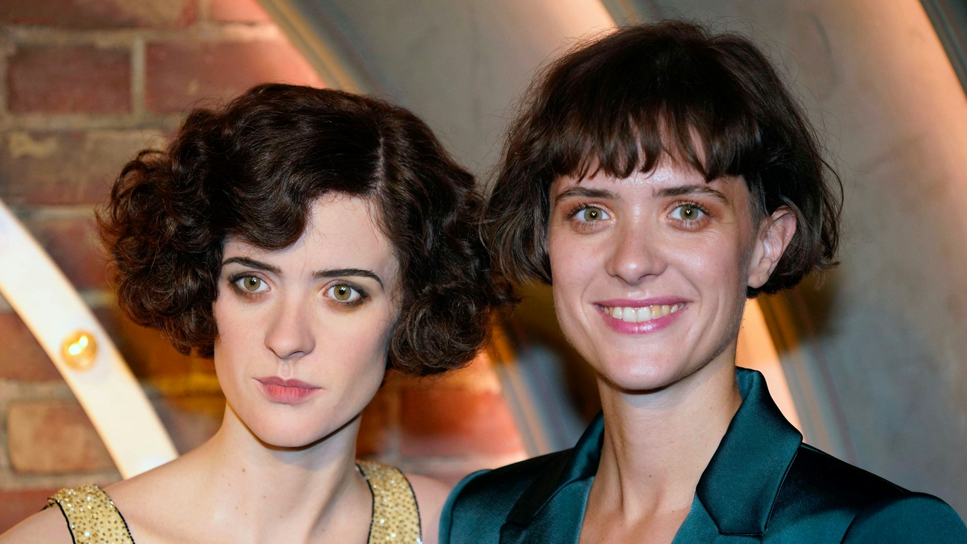 Liv Lisa Fries mit ihrer Wachsfigur bei der Eröffnung des neuen „Babylon Berlin“-Bereichs im Madame Tussauds Berlin.