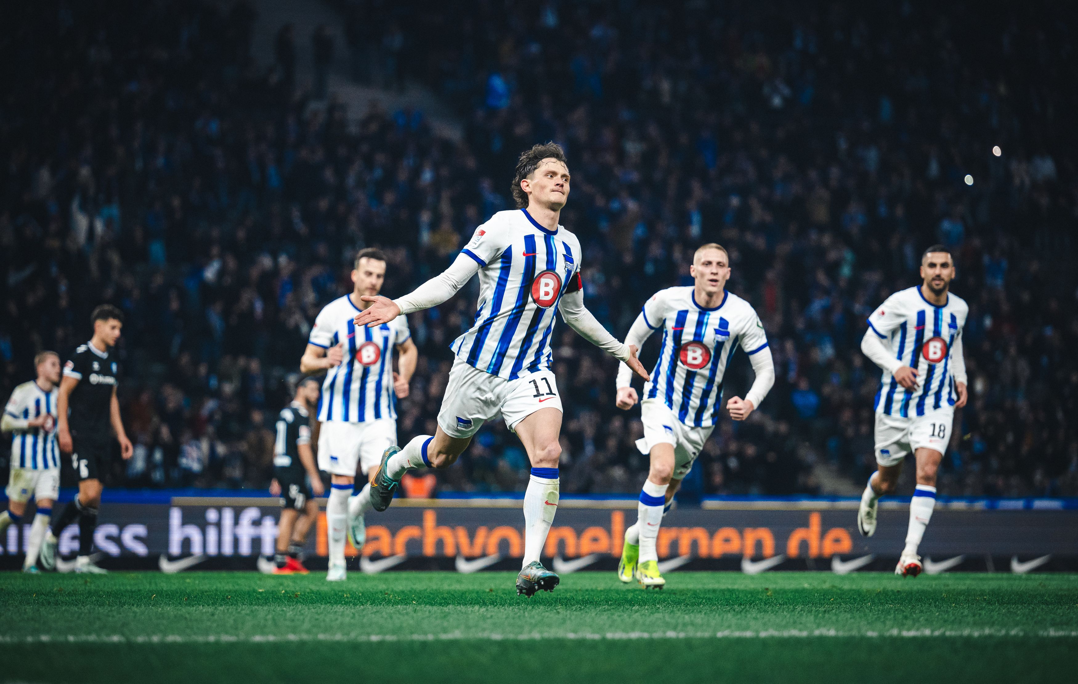 Hertha BSC siegt, Schiri Florian Exner trickst die Protest-Fans kurios aus