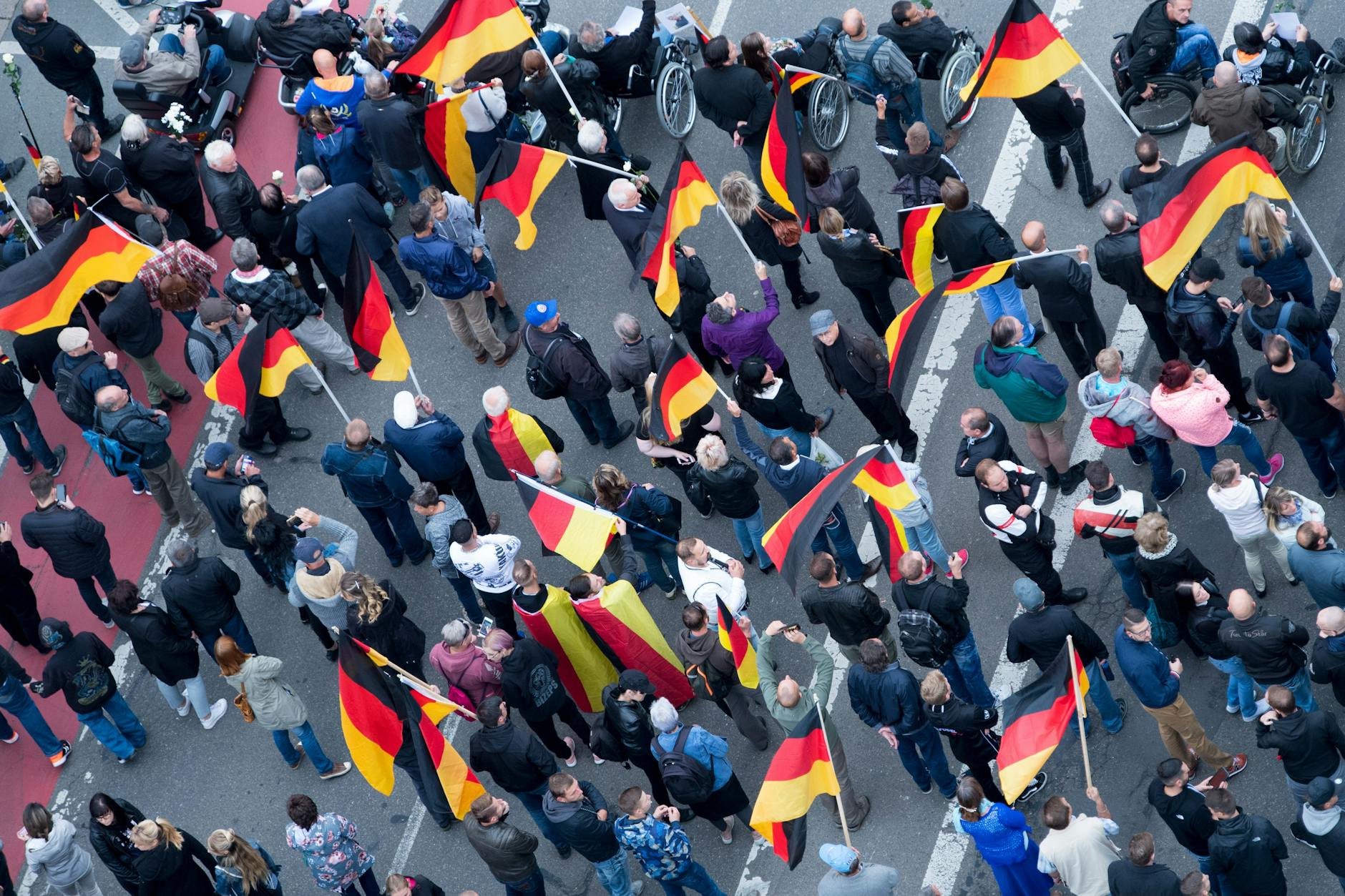 Einige Männer kämen nicht mehr mit, sagt der Soziologe Lessenich. „Sie fühlen sich abgehängt, zurückgesetzt, wollen ihre alten Freiheiten zurück.“