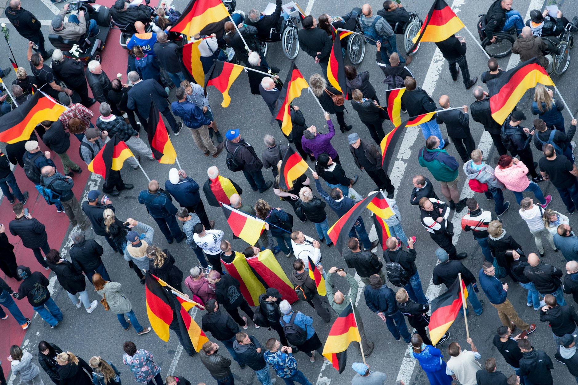 Einige Männer kämen nicht mehr mit, sagt der Soziologe Lessenich. „Sie fühlen sich abgehängt, zurückgesetzt, wollen ihre alten Freiheiten zurück.“