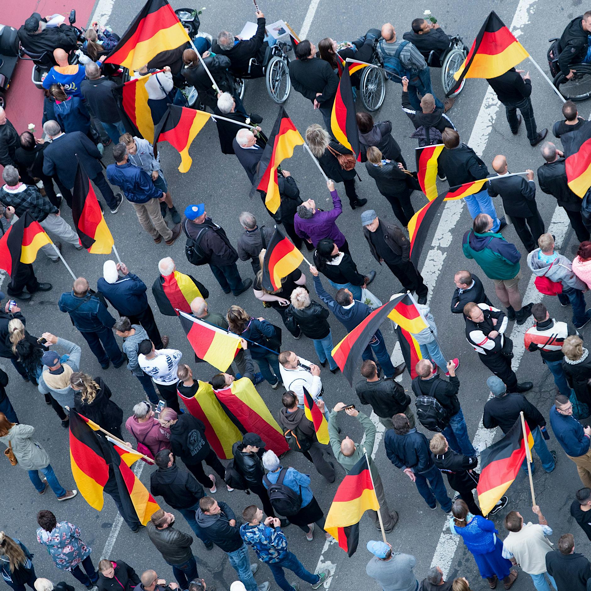 Zulauf für AfD? Junge Männer rücken nach rechts, junge Frauen nach links