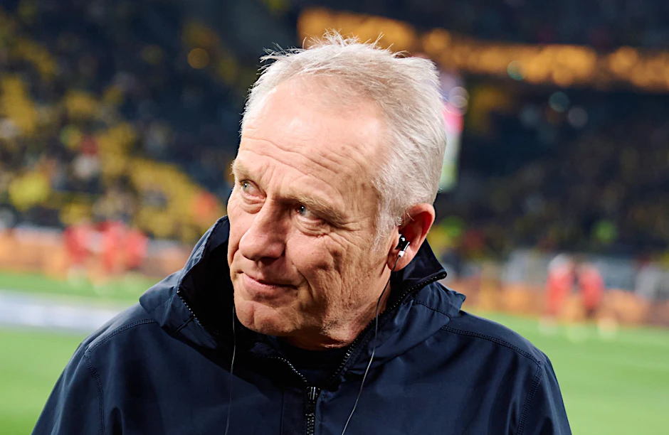 ARCHIV - Freiburgs Trainer Christian Streich erhebt die Stimme gegen rechte Parteien wie die AfD.  