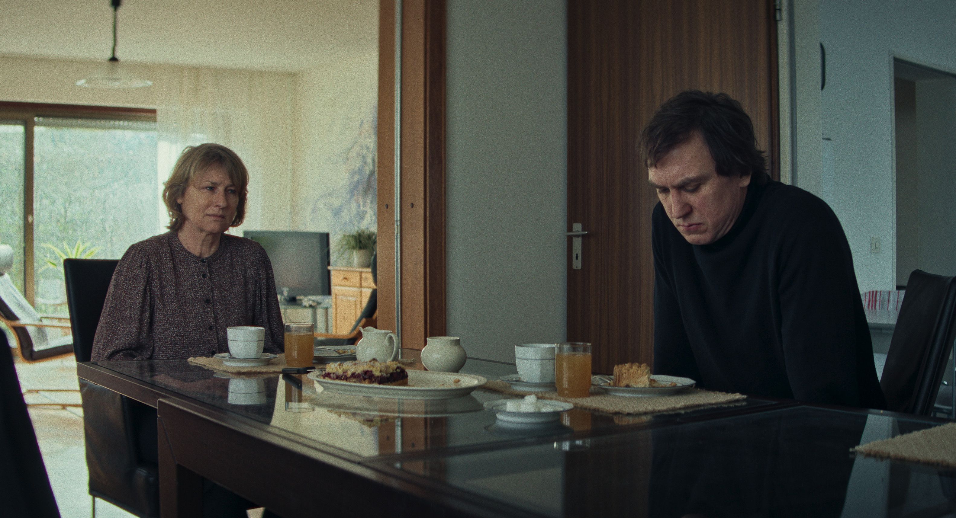 Berlinale: Wettbewerbsfilm „Sterben“ mit Corinna Harfouch und Lars Eidinger – Filmkritik