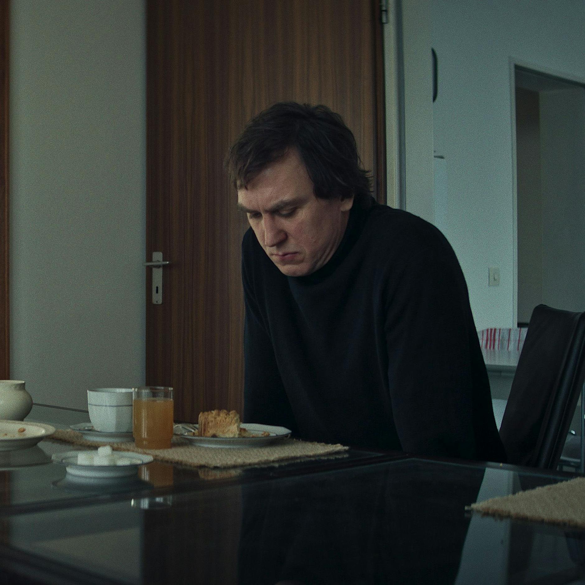 Berlinale: Wettbewerbsfilm „Sterben“ mit Corinna Harfouch und Lars Eidinger – Filmkritik