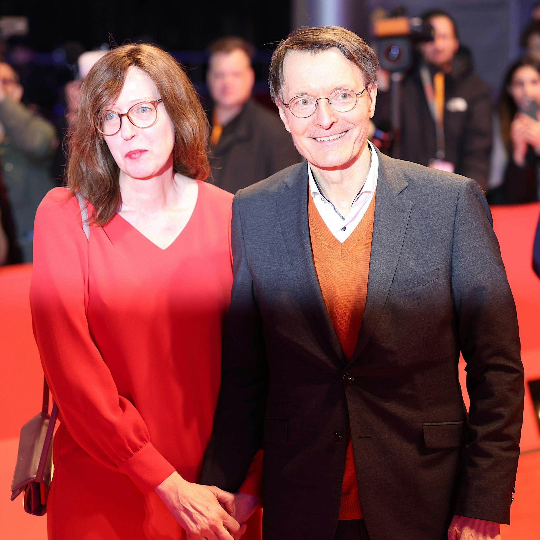 Berlinale – Karl Lauterbachs Stoffelpulli, Heike Makatschs Kulturbeutel: Tops und Flops auf dem roten Teppich