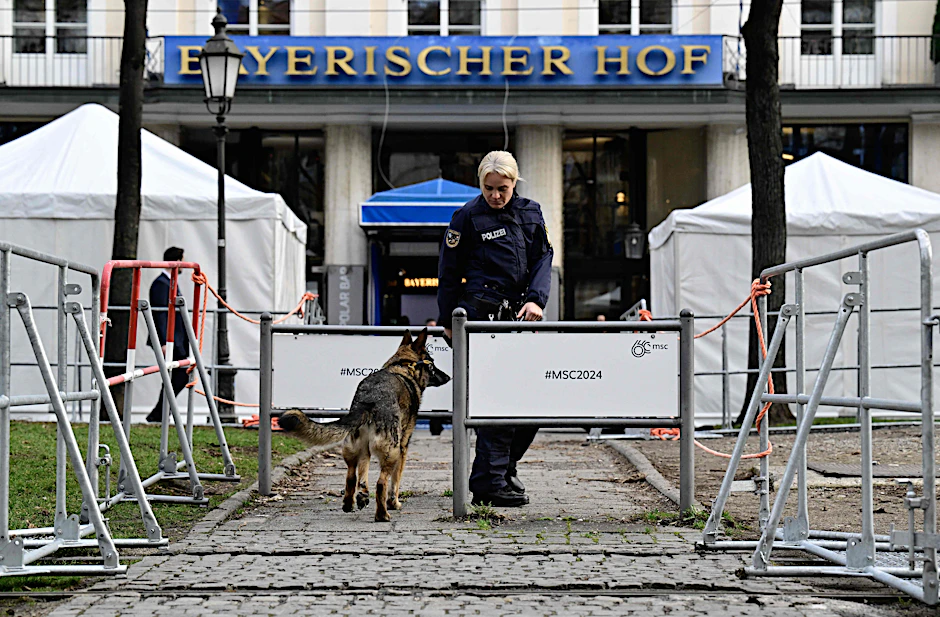 800 Teilnehmer, 1000 Journalisten und 5000 Polizisten: Der Bayerische Hof in München wird zum Sicherheitstrakt.