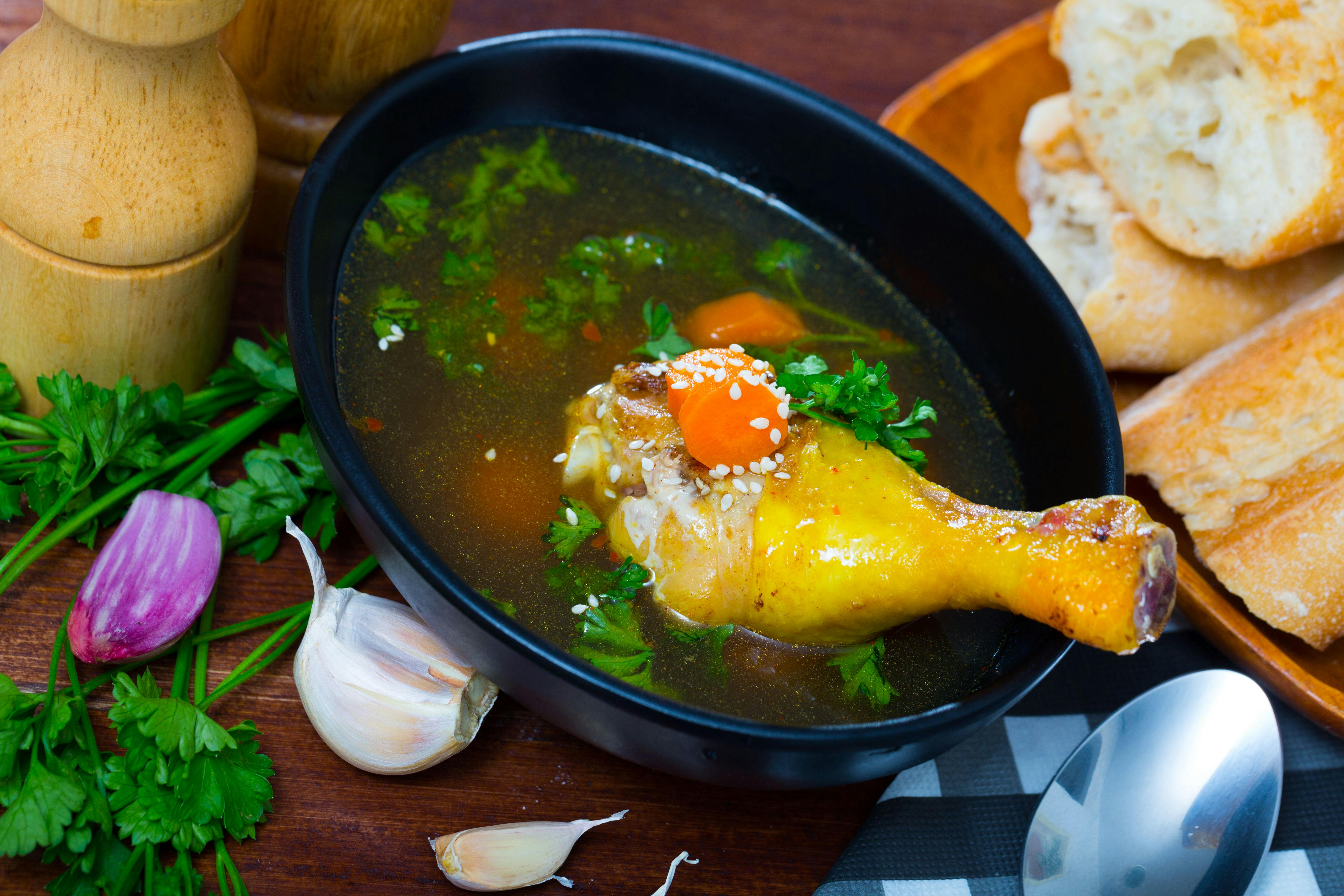 Rezept der Woche: Hühnerbrühe, ein Süppchen fürs Schnüpfchen Rezept der Woche: Hühnerbrühe, ein Süppchen fürs Schnüpfchen