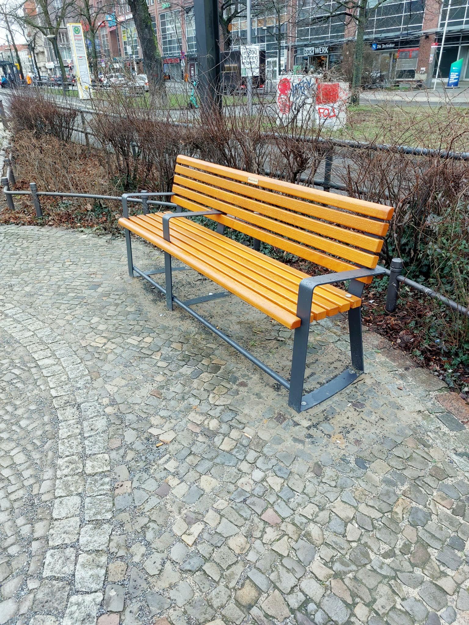 Neue Plauderbank in Pankow: Halten Sie doch einfach mal einen Plausch!