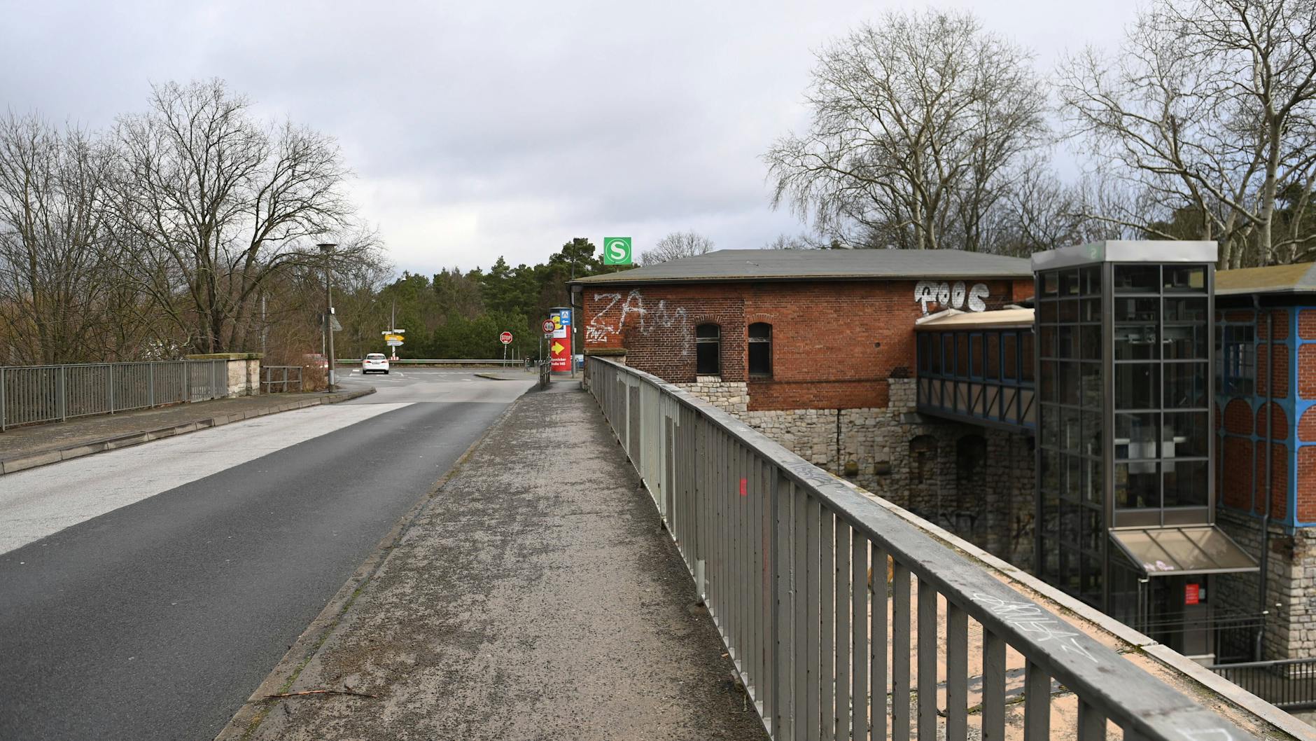 Die Rudolf-Rühl-Allee in Köpenick ist ab Sonntag voll gesperrt. Das wird für mächtig Stau in Köpenick sorgen.