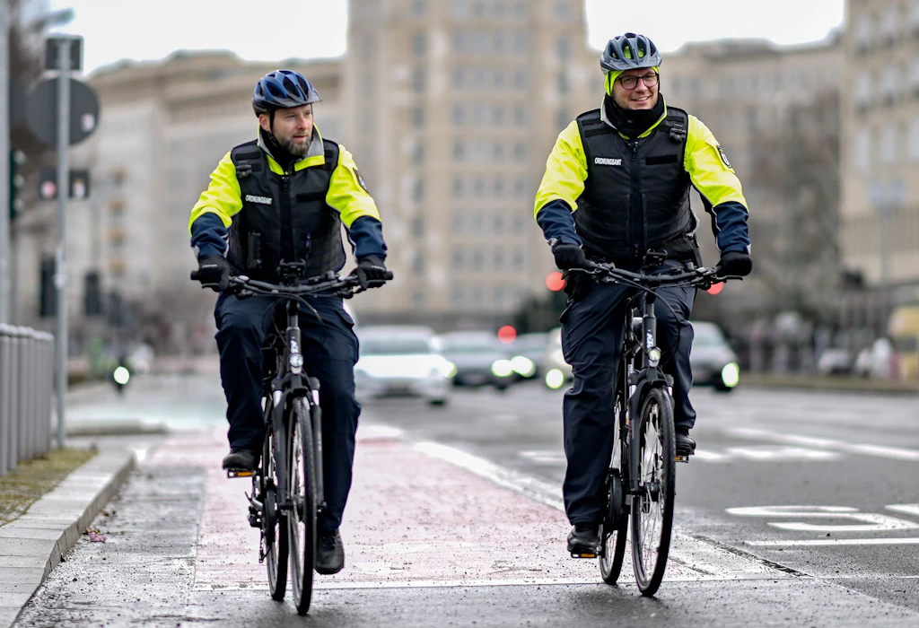 Falschparker und E-Scooter-Chaos: Bezirksamt Mitte zieht Bilanz für 2023