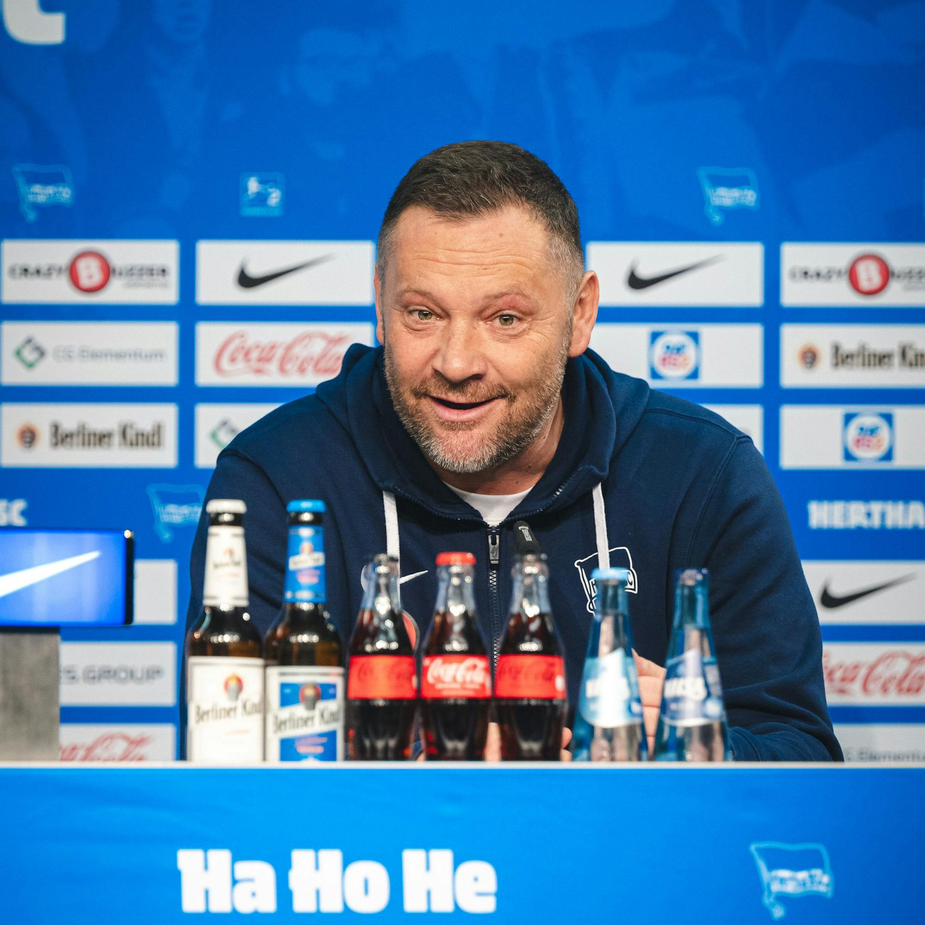 Hertha-Trainer Pal Dardai freute sich über den Traumtreffer von Sohn Palko.