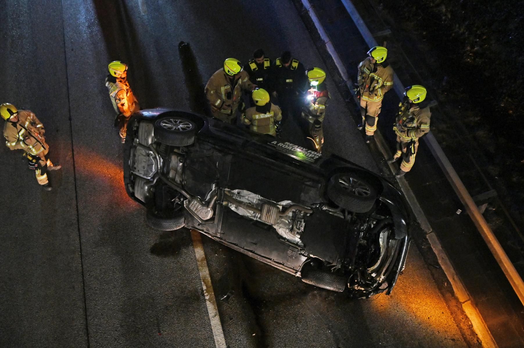 Mega-Crash auf Stadtautobahn – sieben Verletzte, drei Autos Schrott