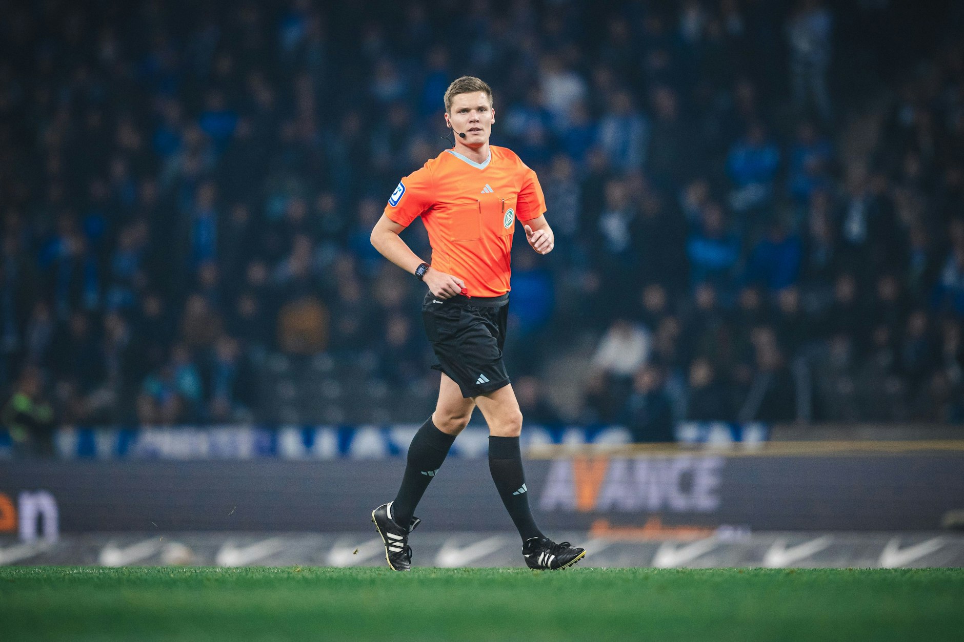 Schiedsrichter Florian Exner hatte nicht nur Herthas Heimspiel gegen den 1. FC Magdeburg im Griff, sondern auch die Fanproteste.