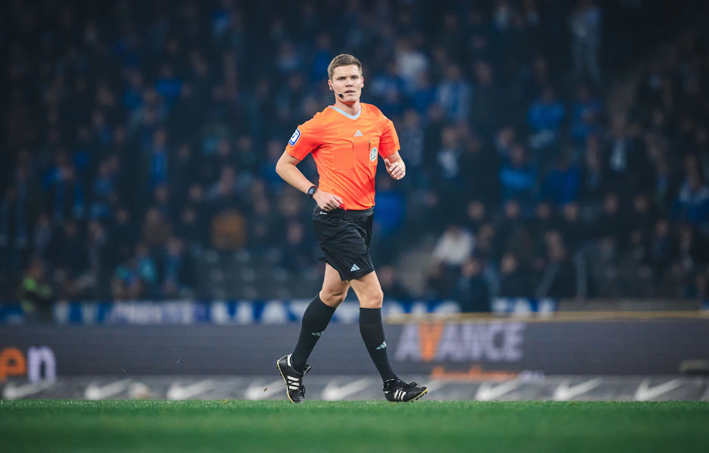 Fanproteste bei Hertha: Schiri Exner erklärt den Halbzeitpausen-Trick
